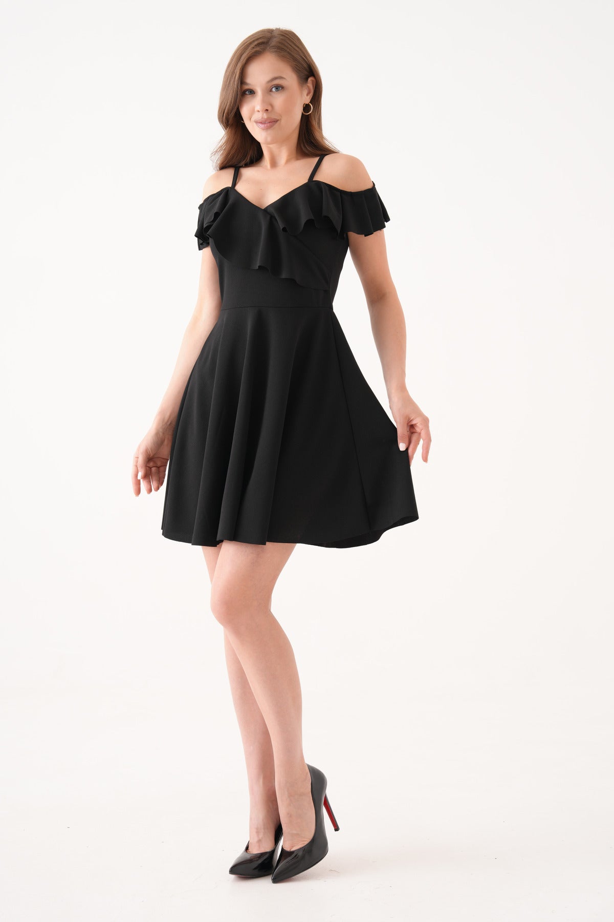 Kleid mit dünnen Trägern und ausgestelltem Rock
