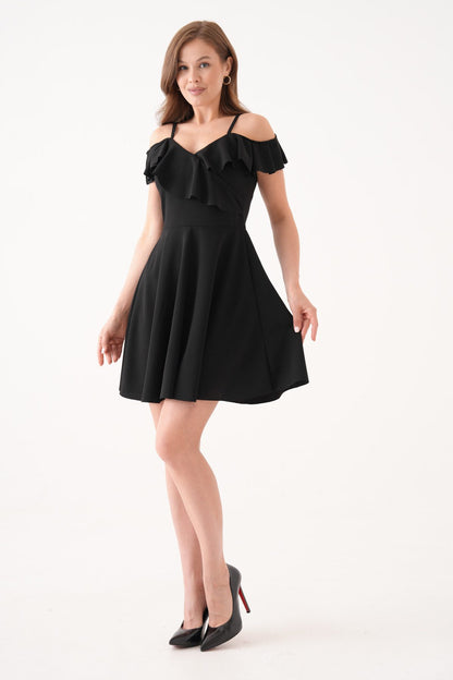 Kleid mit dünnen Trägern und ausgestelltem Rock