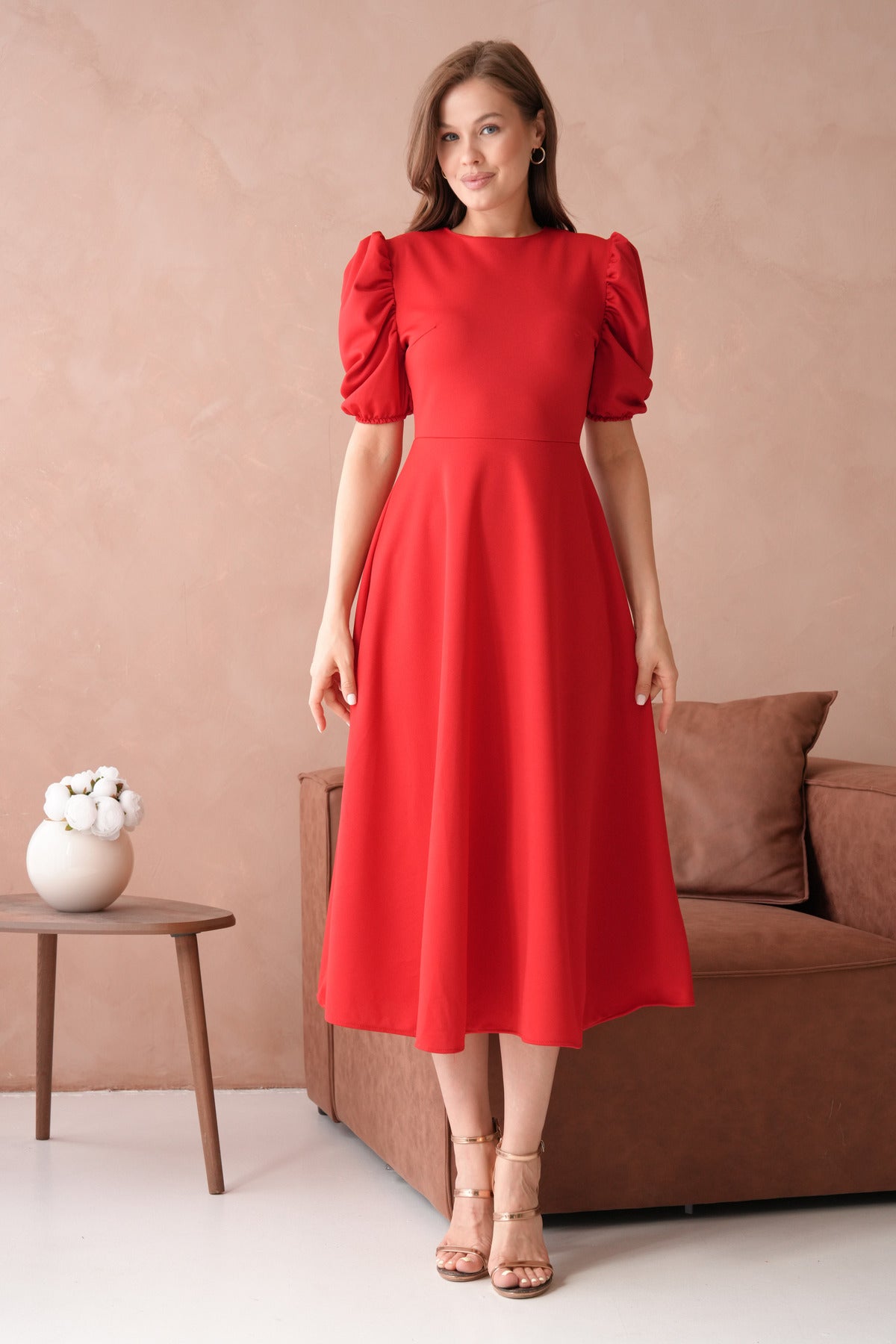 Midi-Kleid mit Rundhalsausschnitt und ausgestelltem Rock