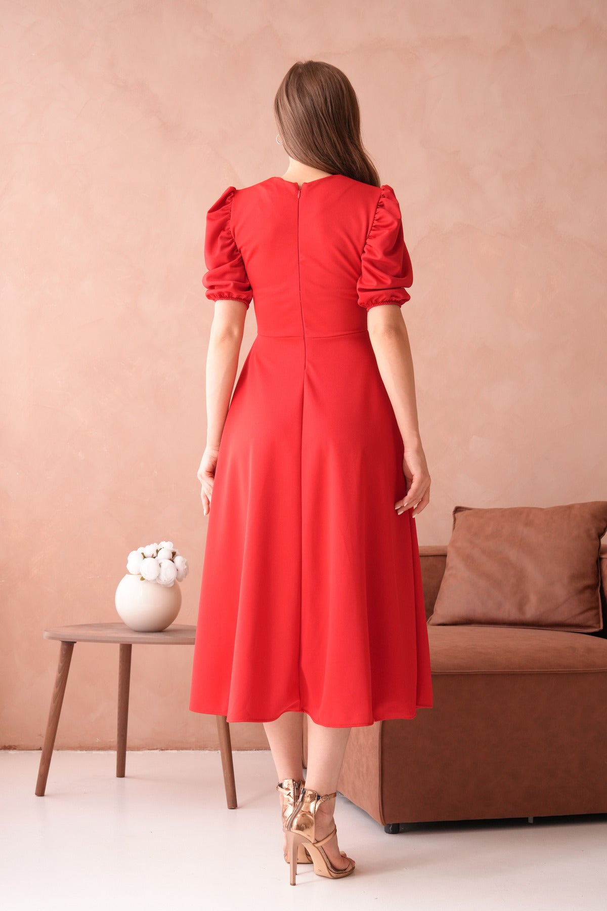 Midi-Kleid mit Rundhalsausschnitt und ausgestelltem Rock