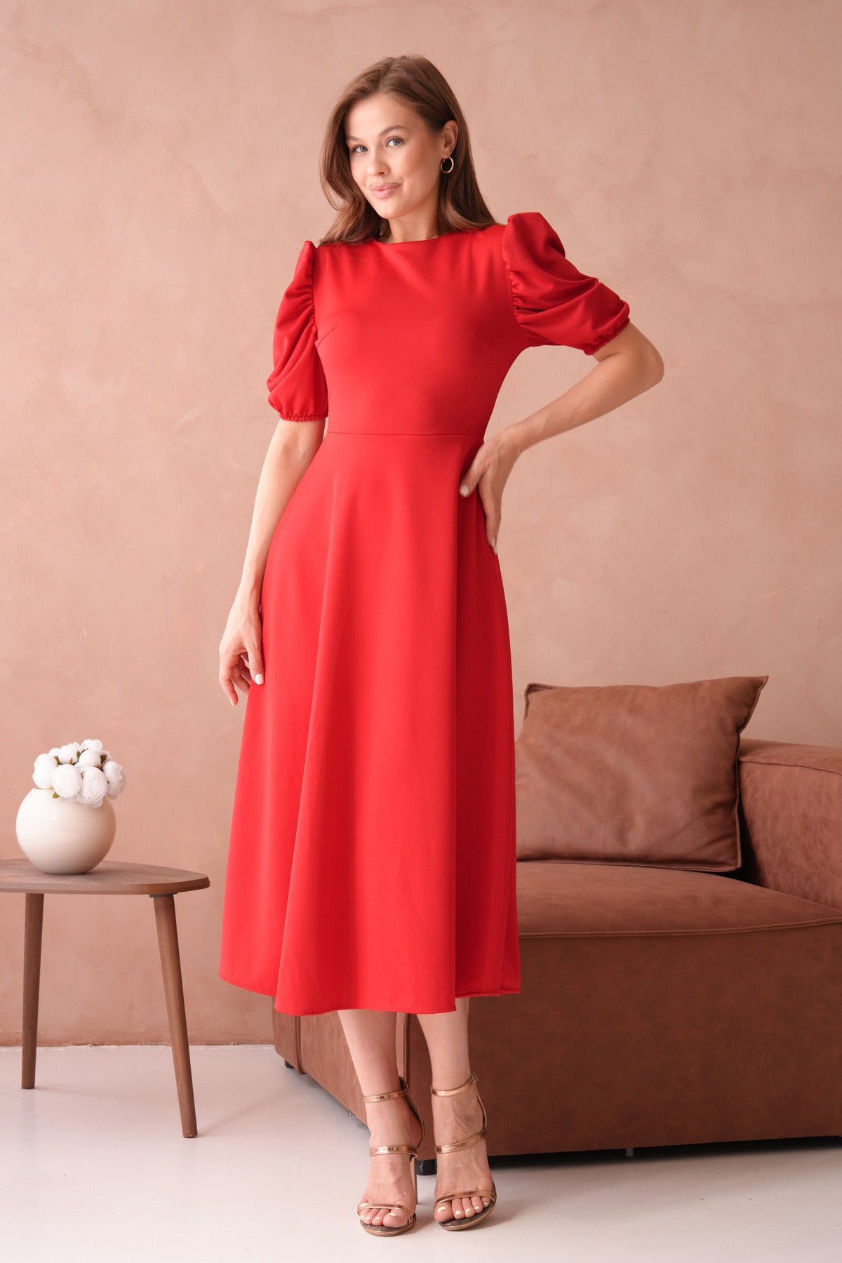 Midi-Kleid mit Rundhalsausschnitt und ausgestelltem Rock