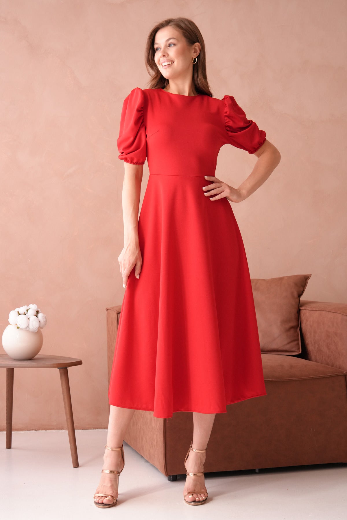 Midi-Kleid mit Rundhalsausschnitt und ausgestelltem Rock