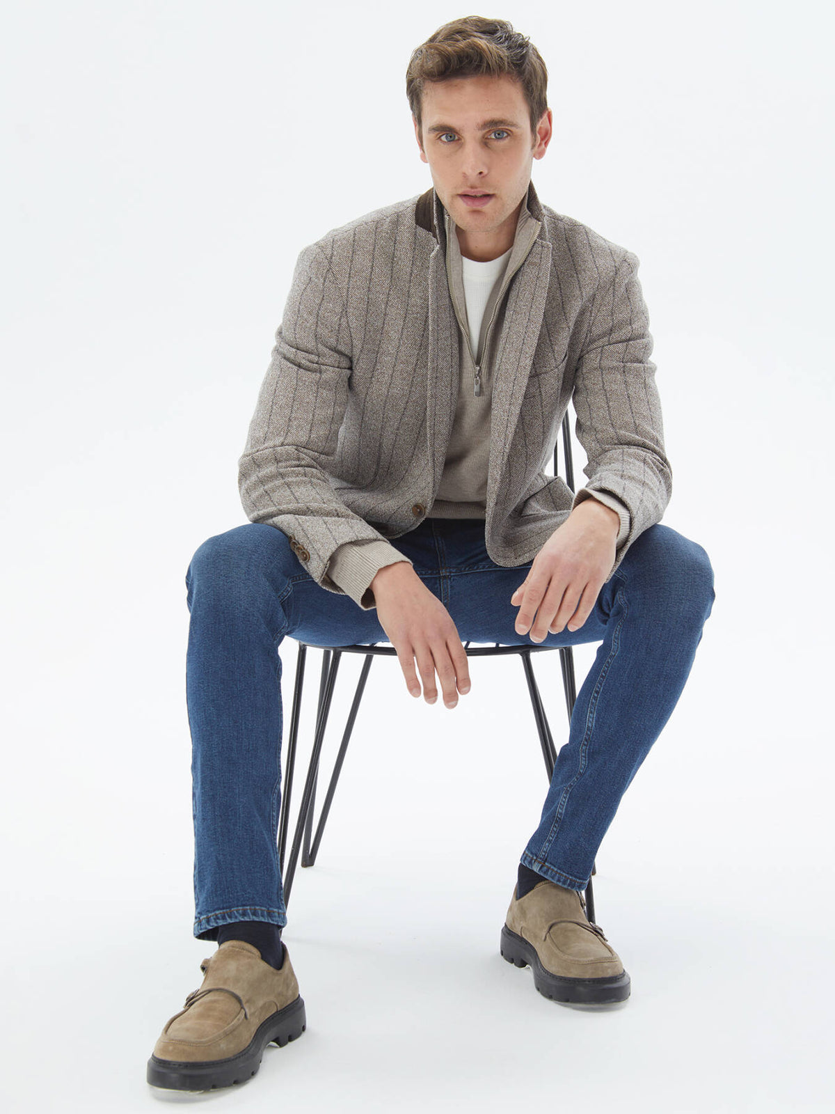 Gestreifte, modern geschnittene Strickjacke aus Baumwollmischung