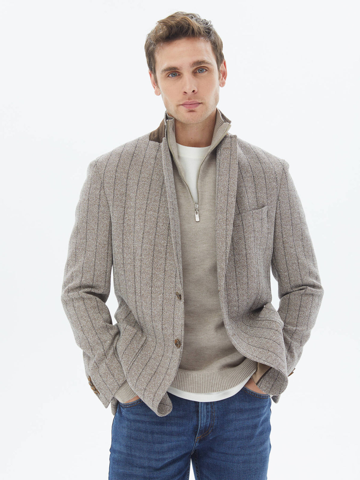 Gestreifte, modern geschnittene Strickjacke aus Baumwollmischung