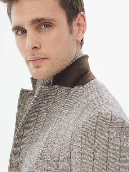Gestreifte, modern geschnittene Strickjacke aus Baumwollmischung