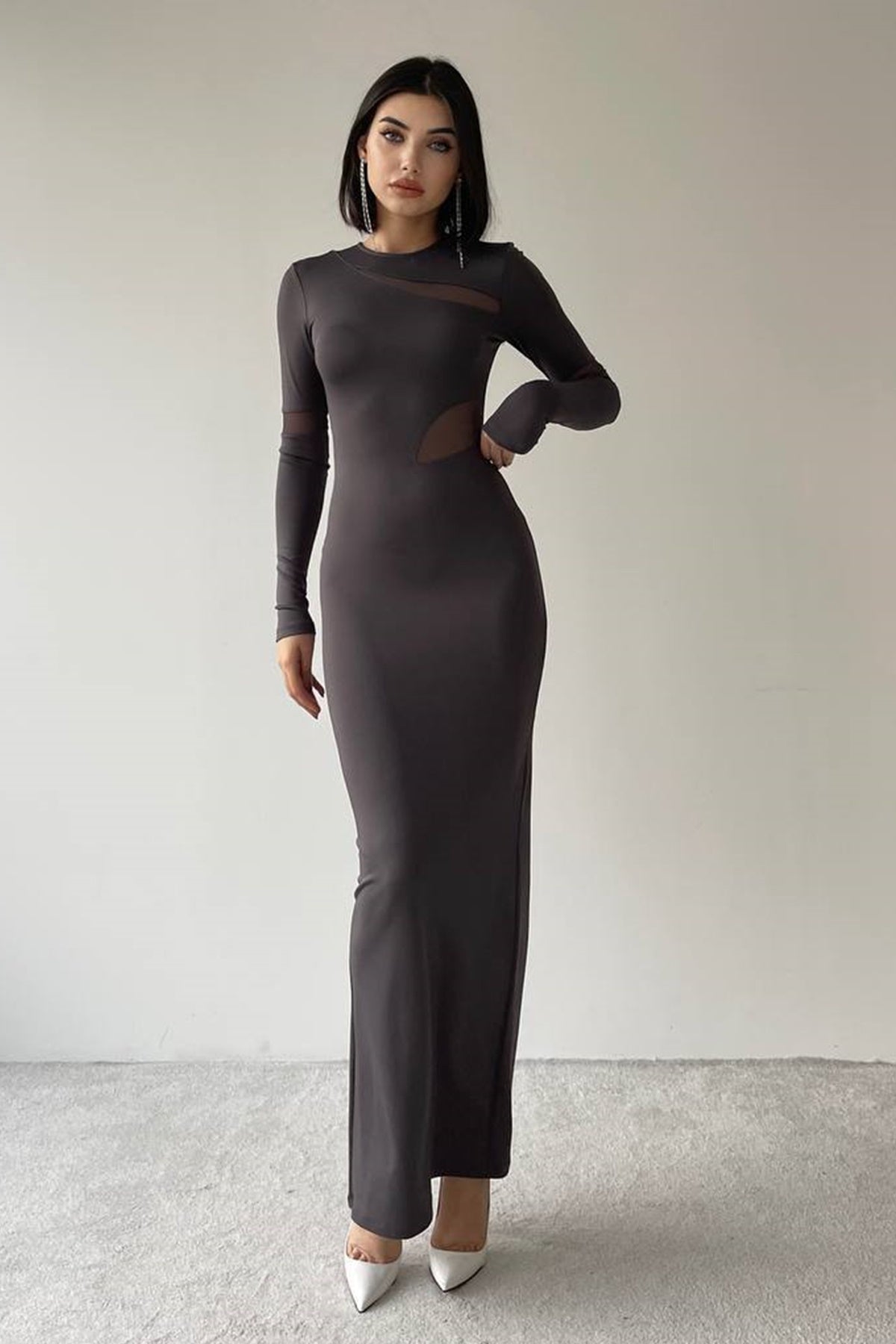 Langärmeliges Maxikleid mit Rückenschlitz.