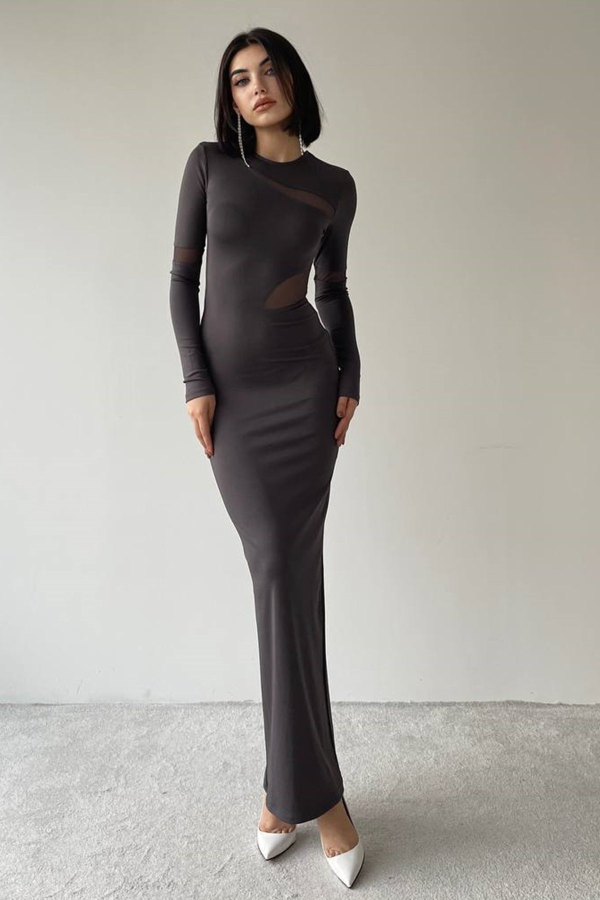 Langärmeliges Maxikleid mit Rückenschlitz.