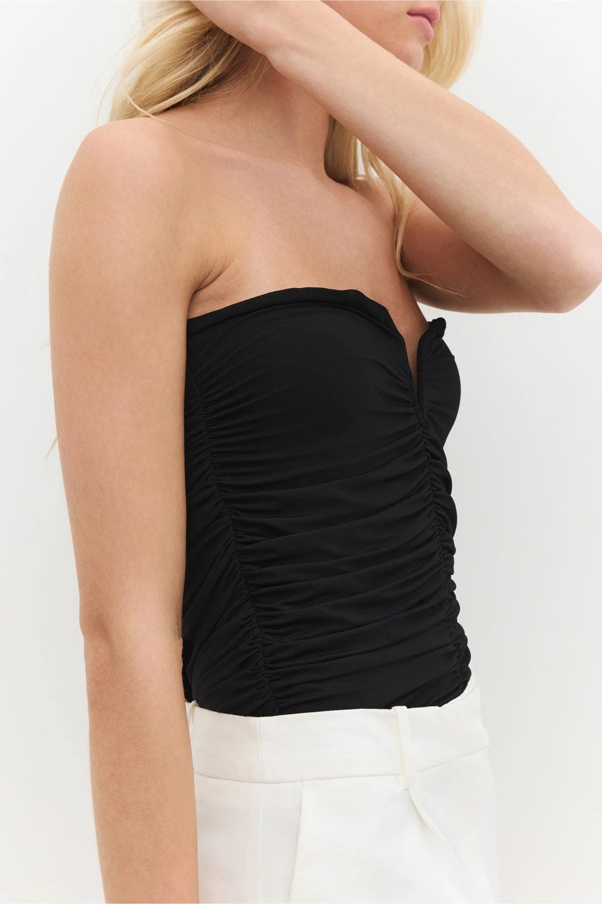 Herzförmiger, geraffter, trägerloser Bustier