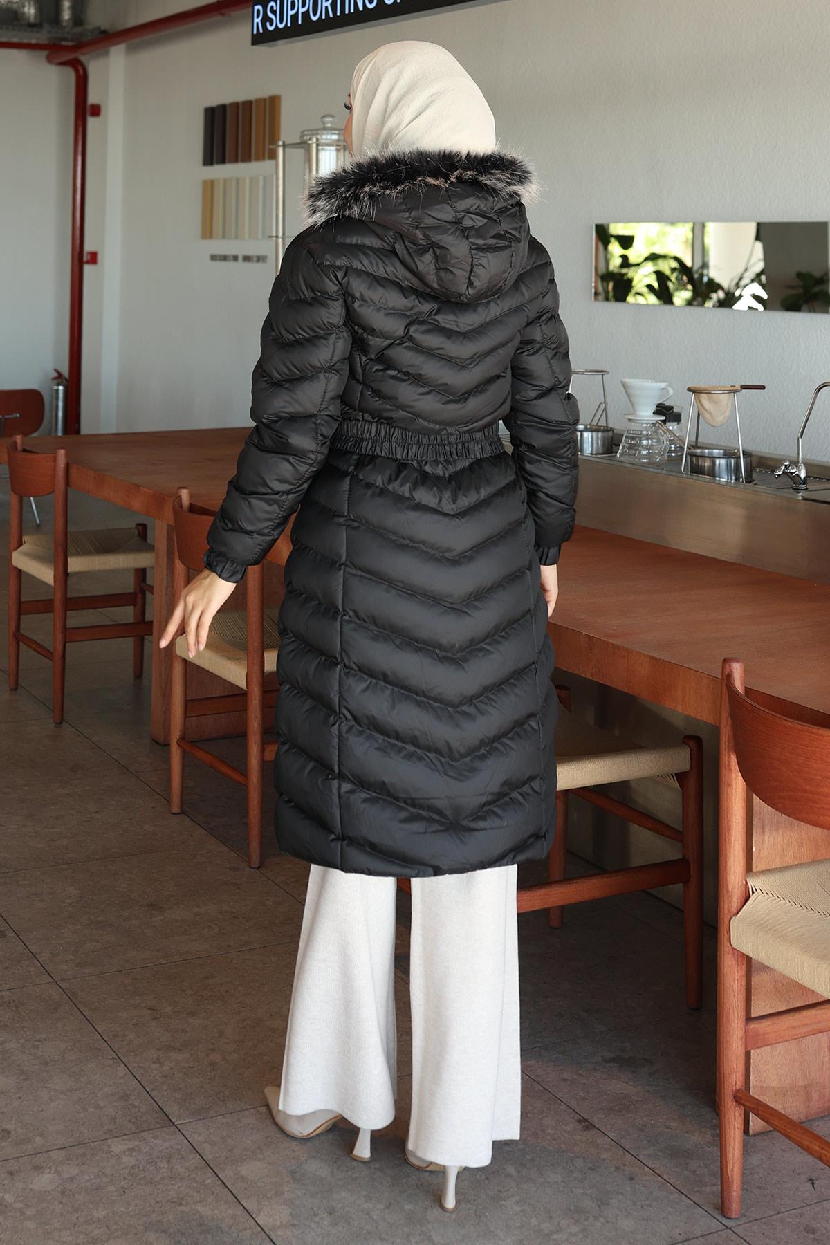 Schwarze Kapuzen-Steppjacke 6155