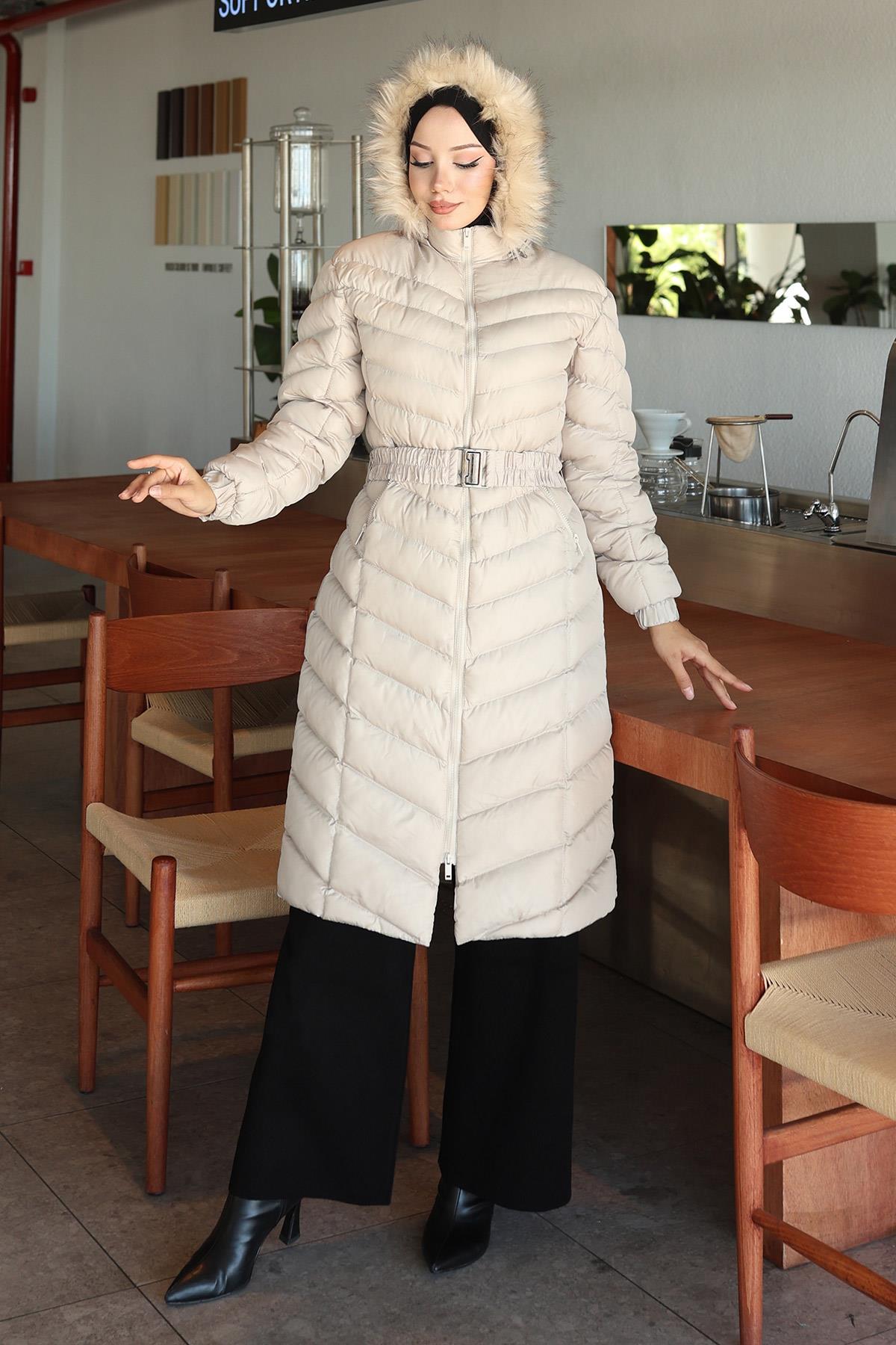 Schwarze Kapuzen-Steppjacke 6155