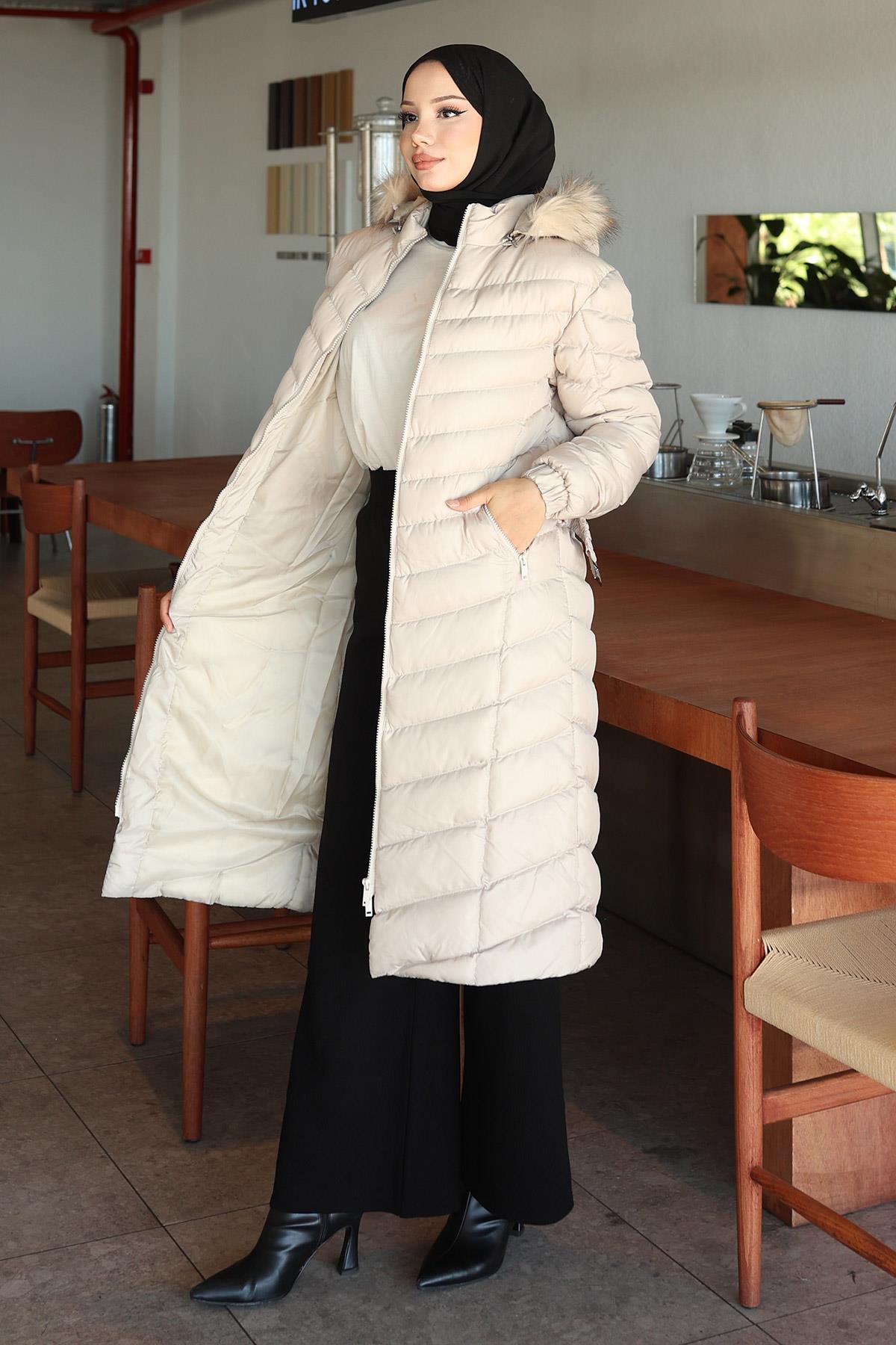 Schwarze Kapuzen-Steppjacke 6155