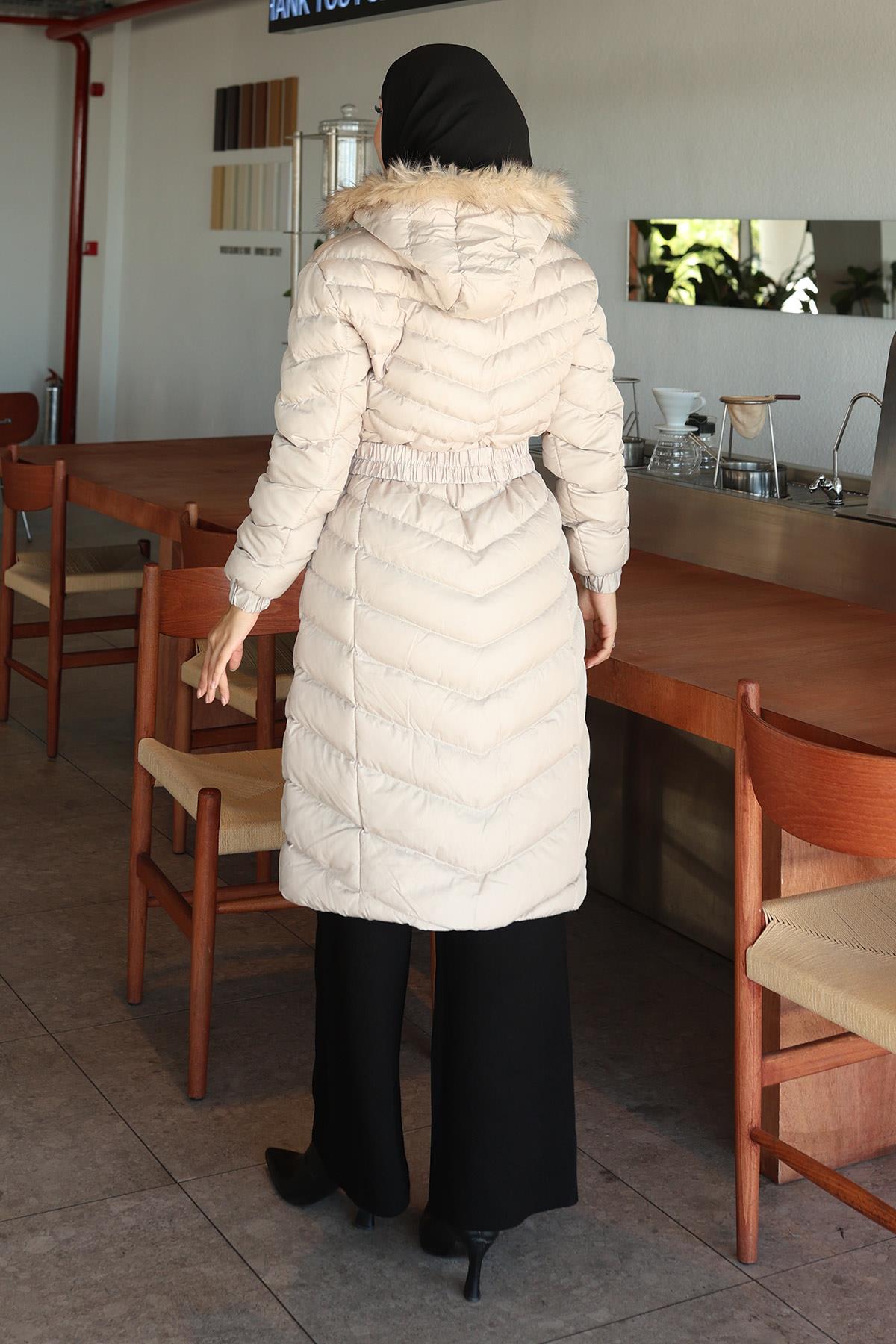 Schwarze Kapuzen-Steppjacke 6155