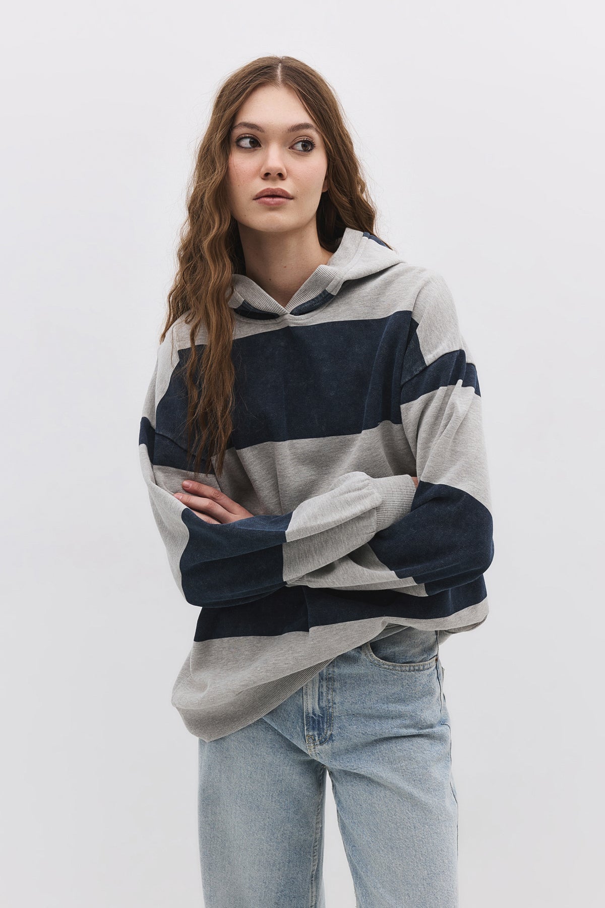 Gestreifter Kapuzenpullover