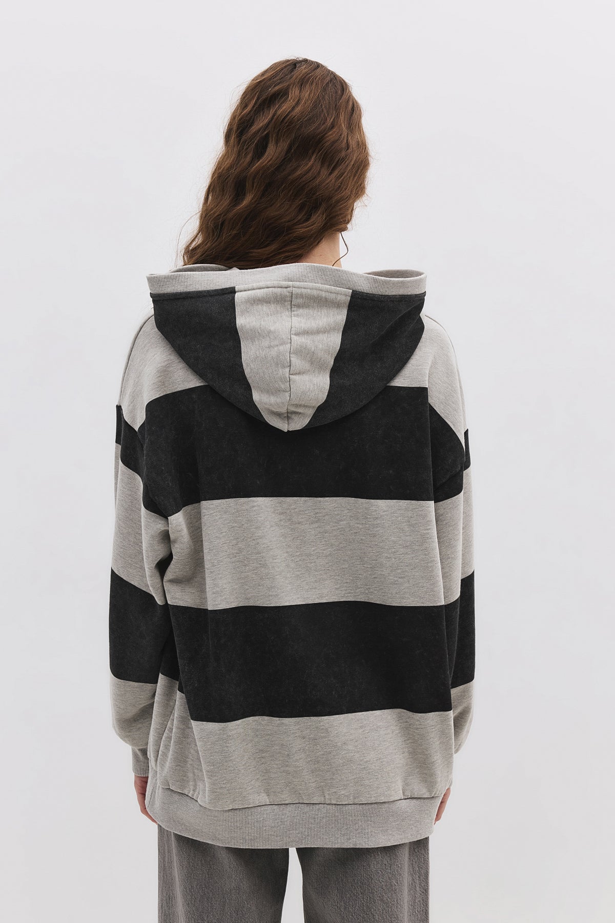 Gestreifter Kapuzenpullover
