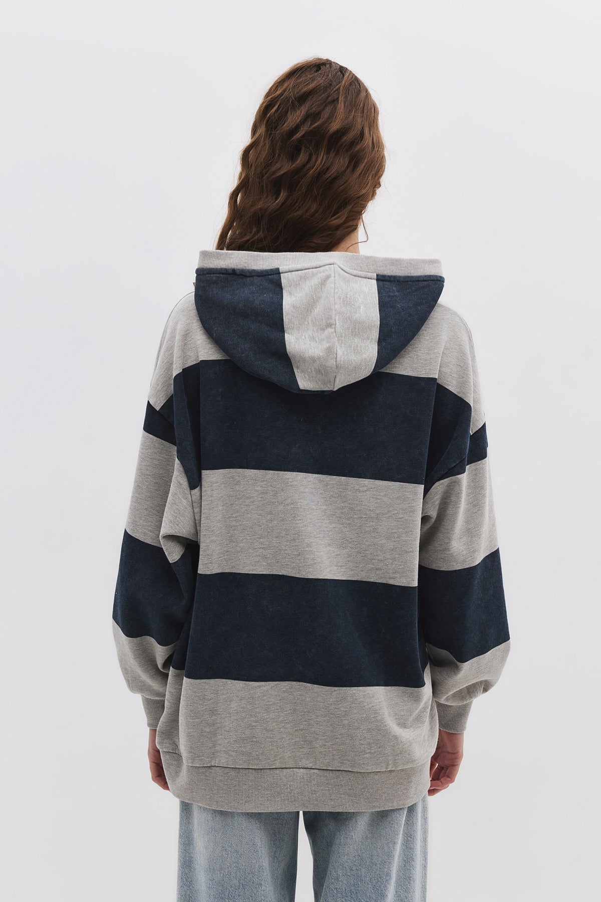 Gestreifter Kapuzenpullover