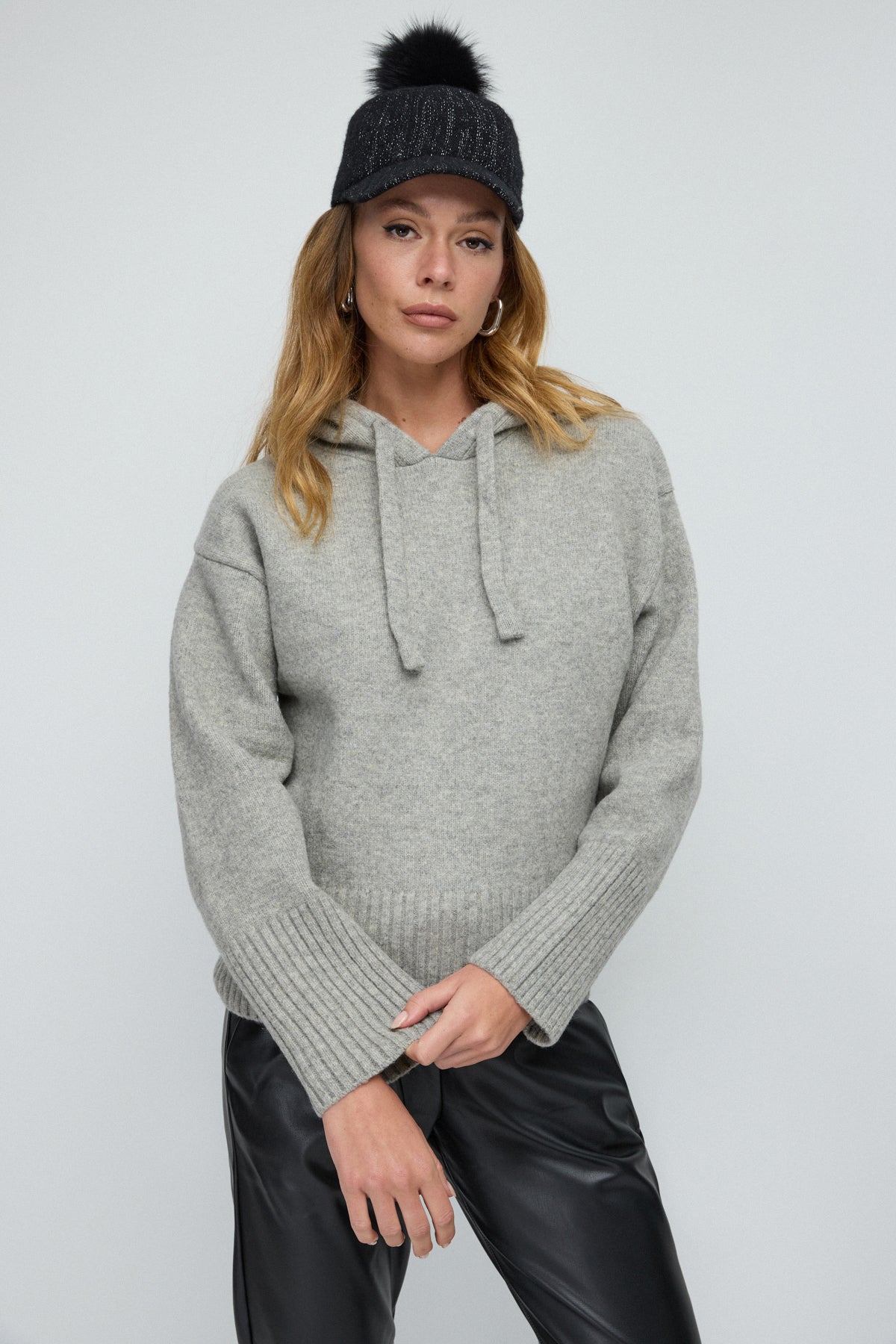 Kapuzenstrickpullover