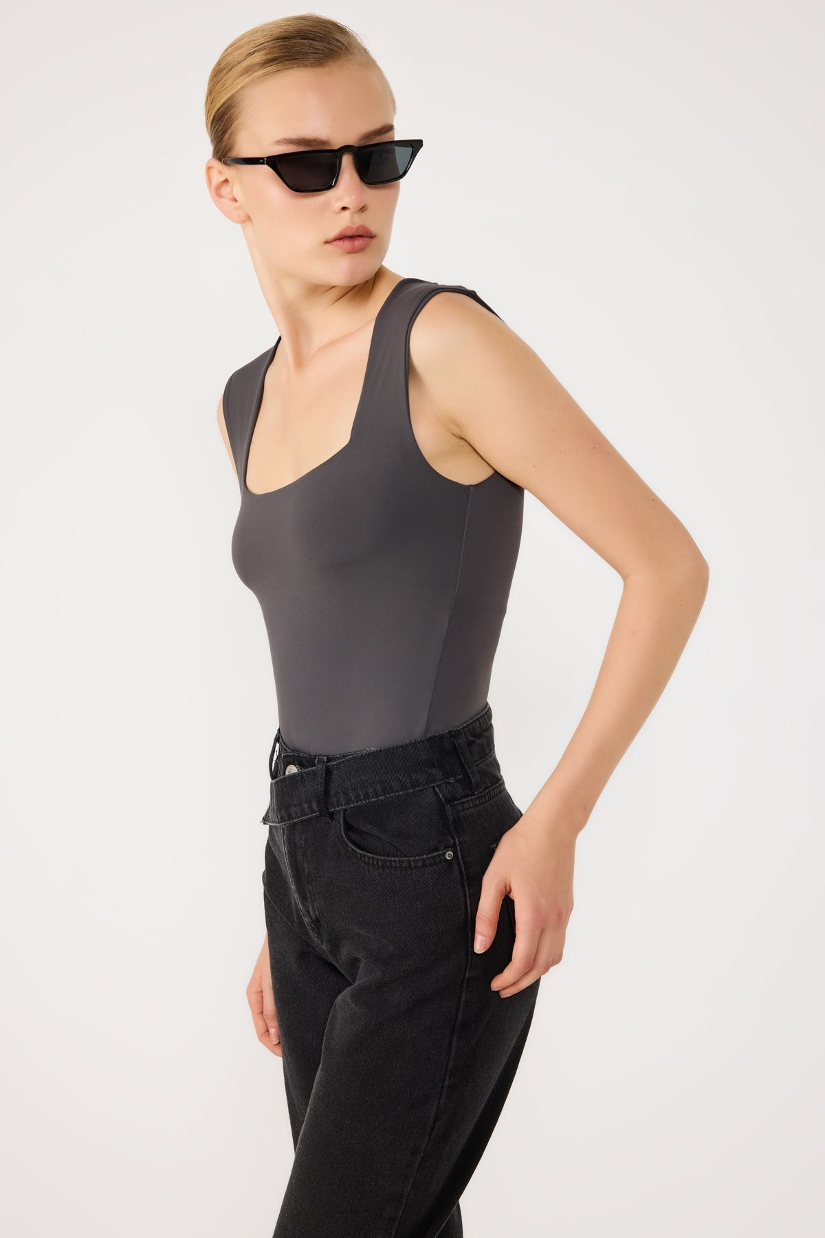Body mit eckigem Schnitt und tiefem Ausschnitt