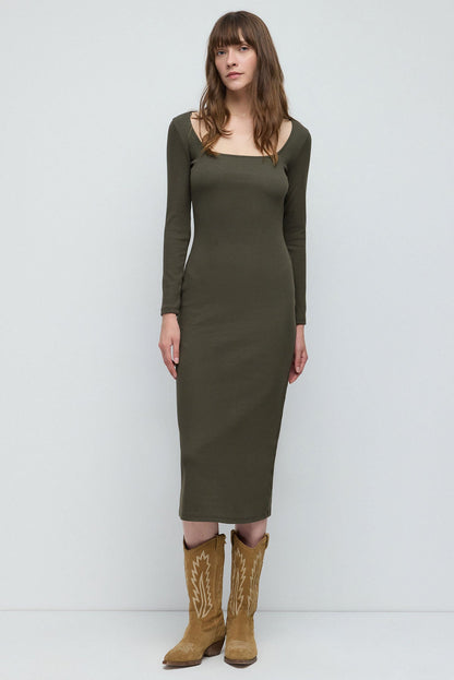 Langärmeliges, figurbetontes Kleid