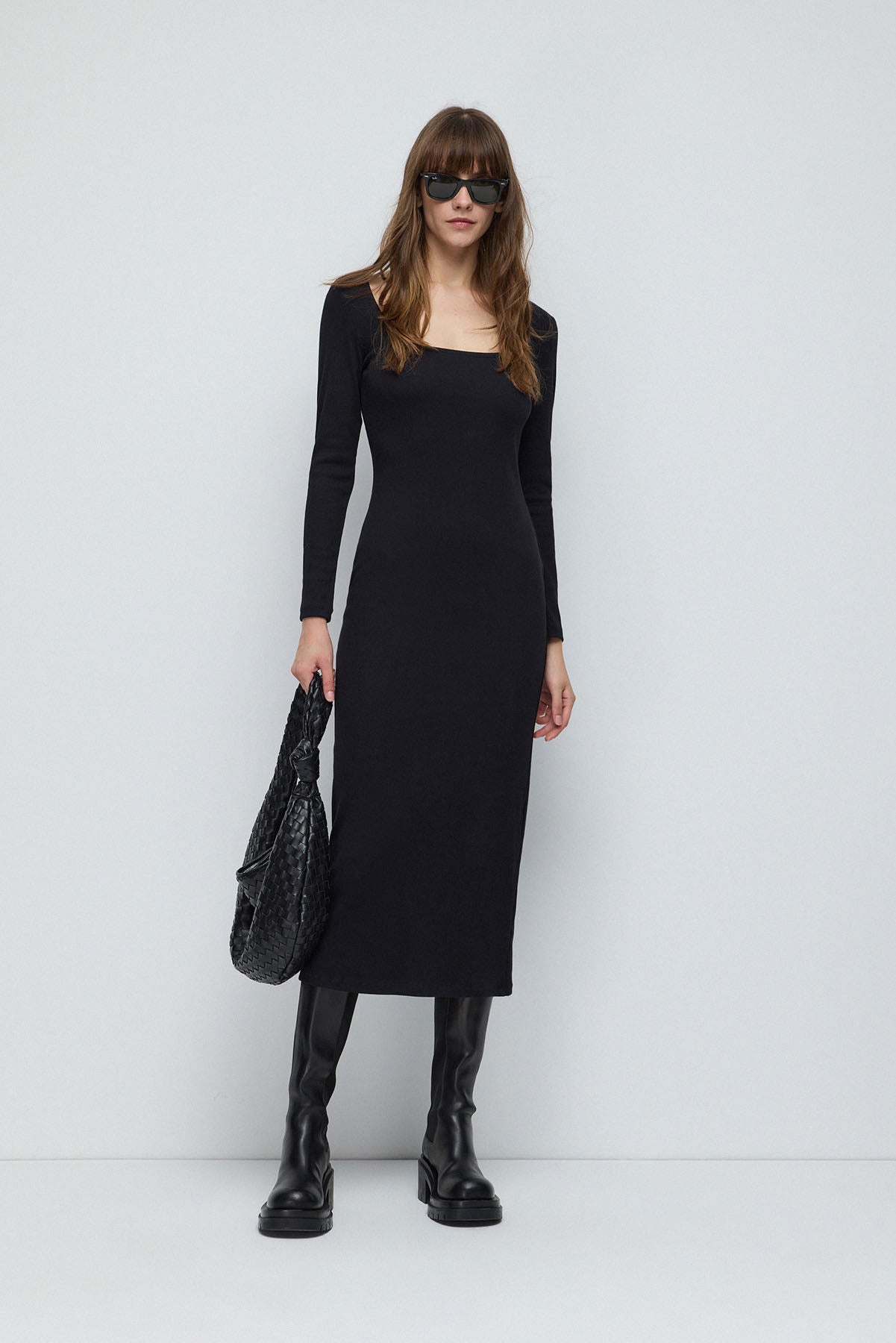 Langärmeliges, figurbetontes Kleid