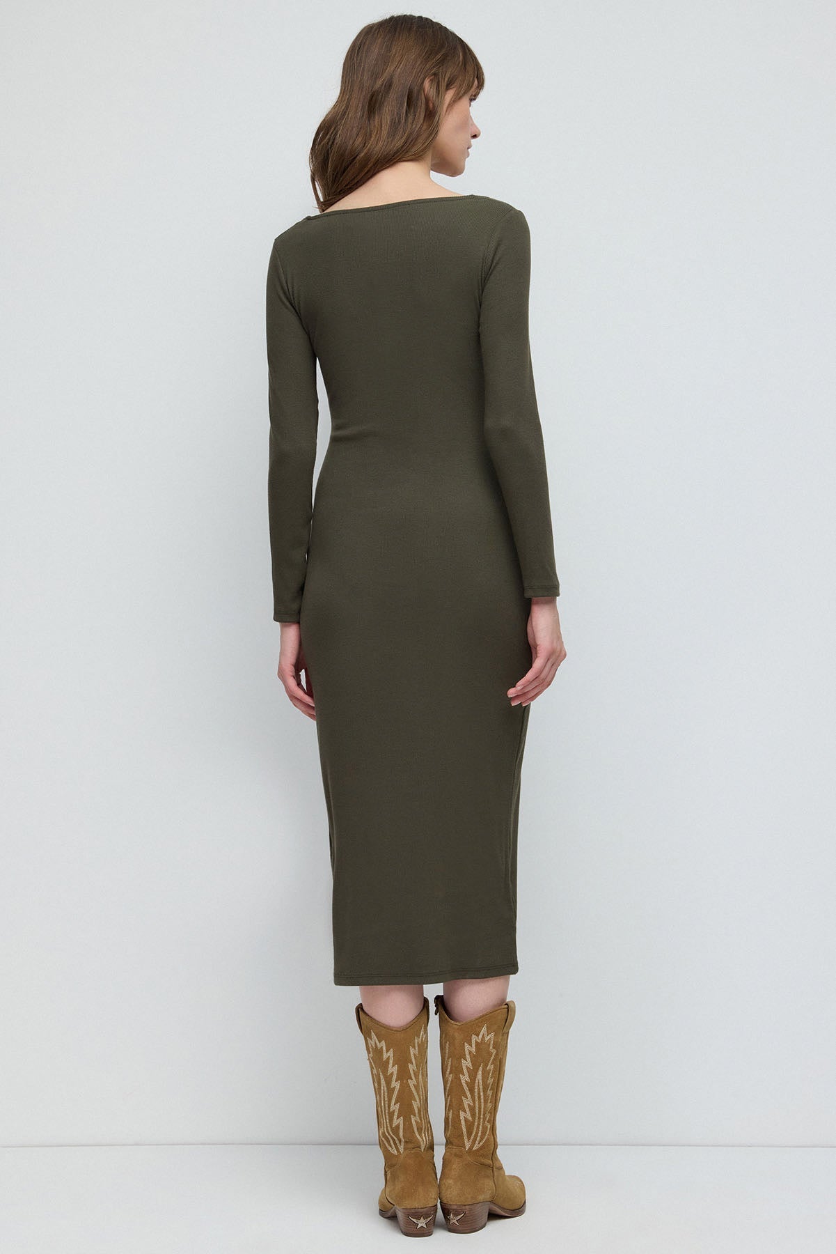Langärmeliges, figurbetontes Kleid