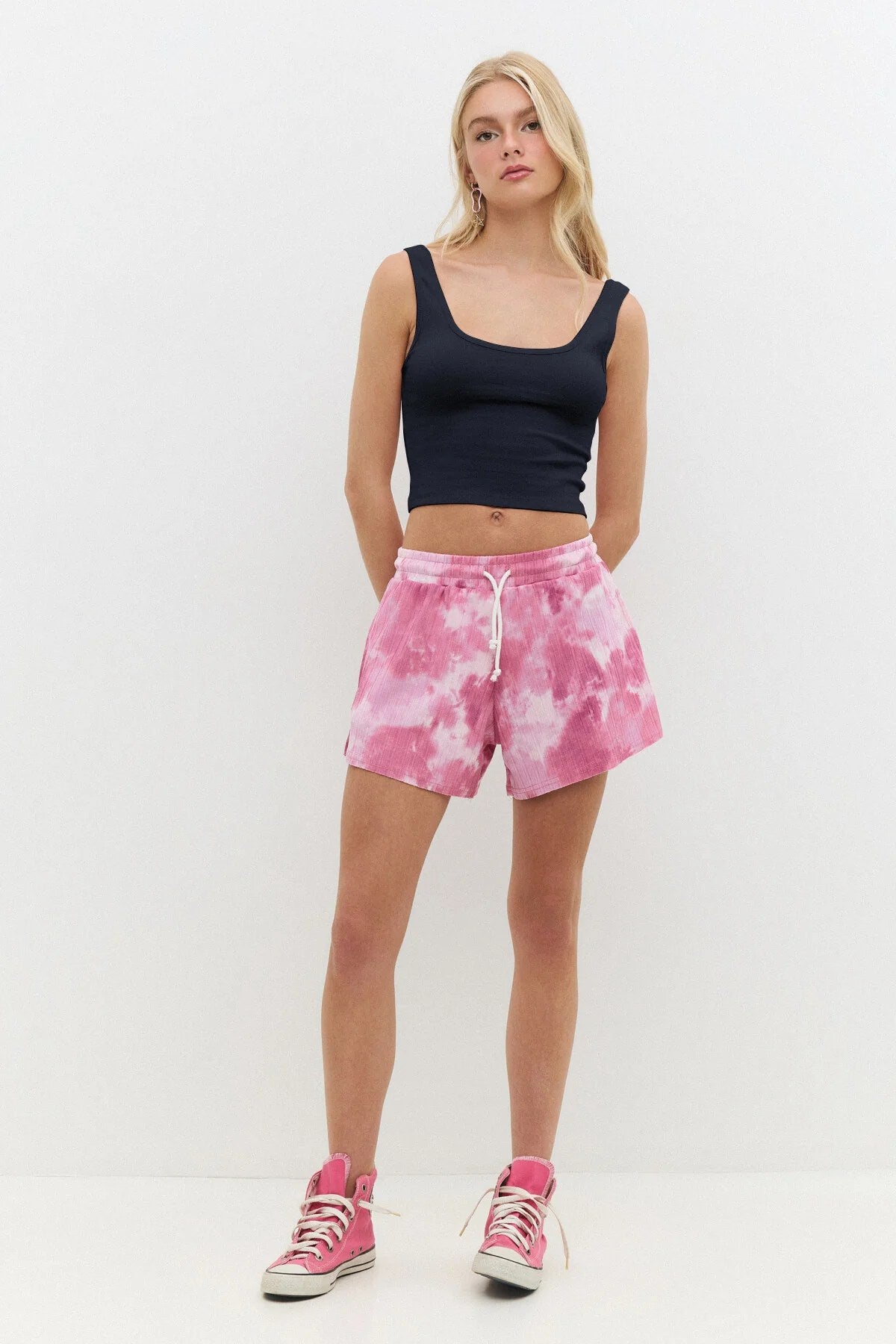 Basic Crop Top mit eckigem Ausschnitt und breiten Trägern