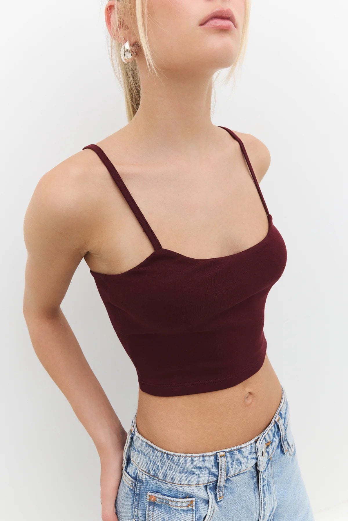 Crop-Top mit eckigem Ausschnitt und dünnen Trägern