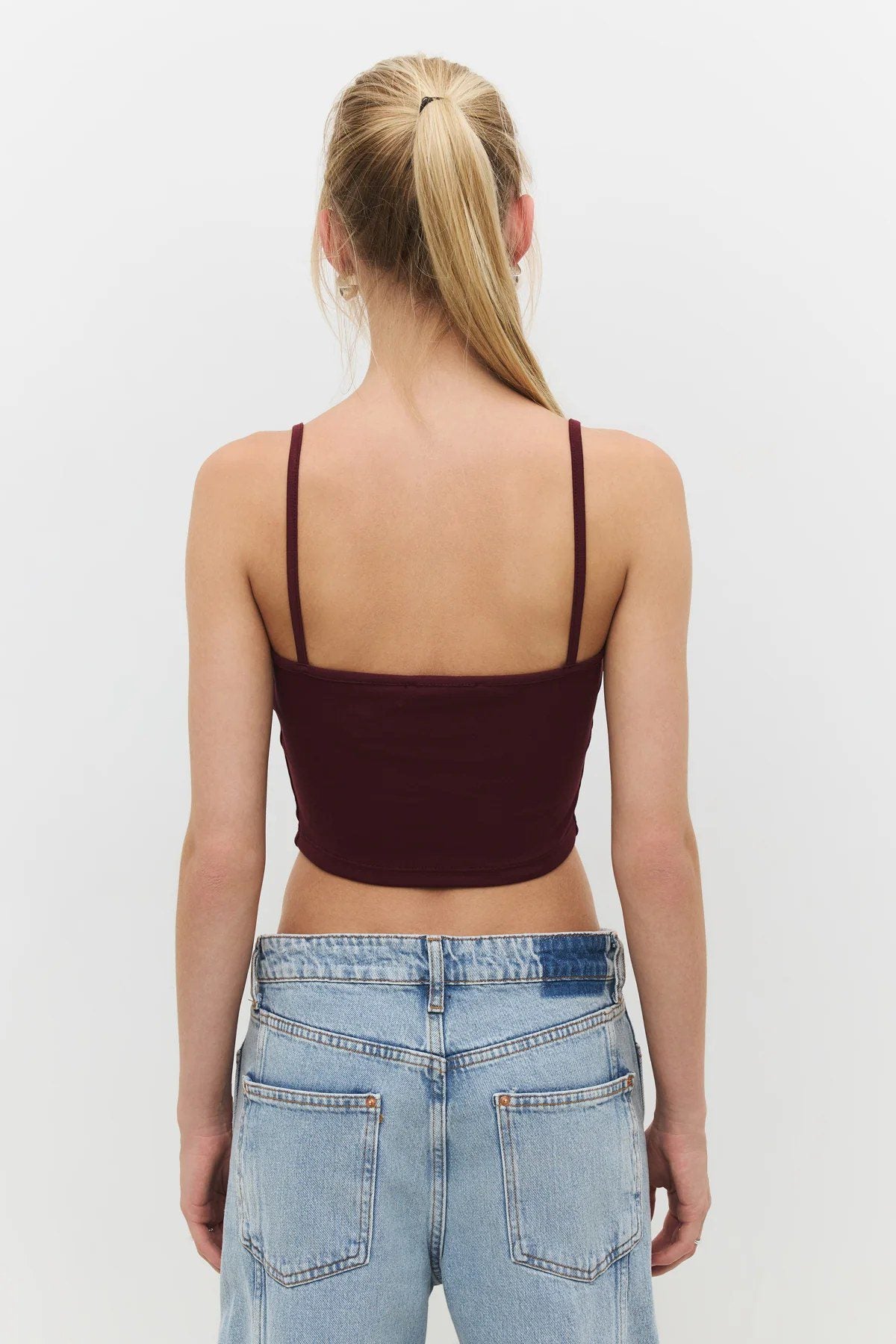 Crop-Top mit eckigem Ausschnitt und dünnen Trägern