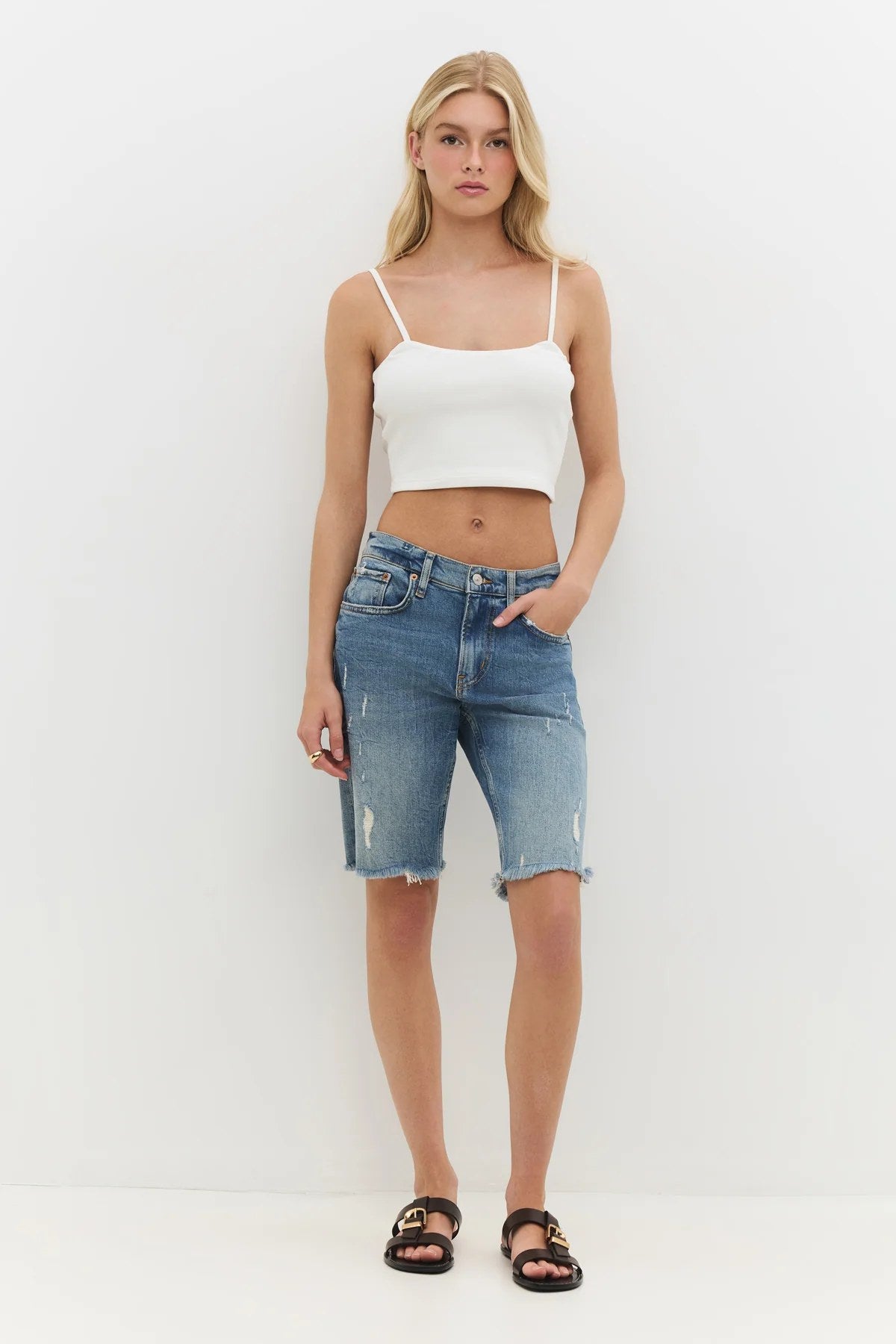 Crop-Top mit eckigem Ausschnitt und dünnen Trägern