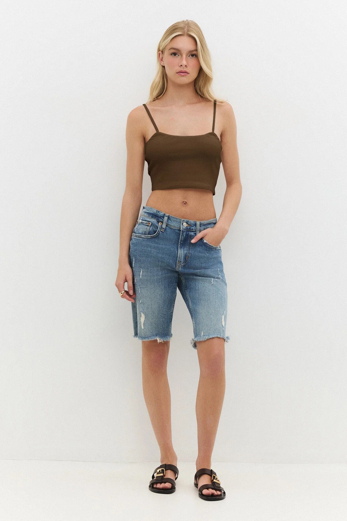 Crop-Top mit eckigem Ausschnitt und dünnen Trägern