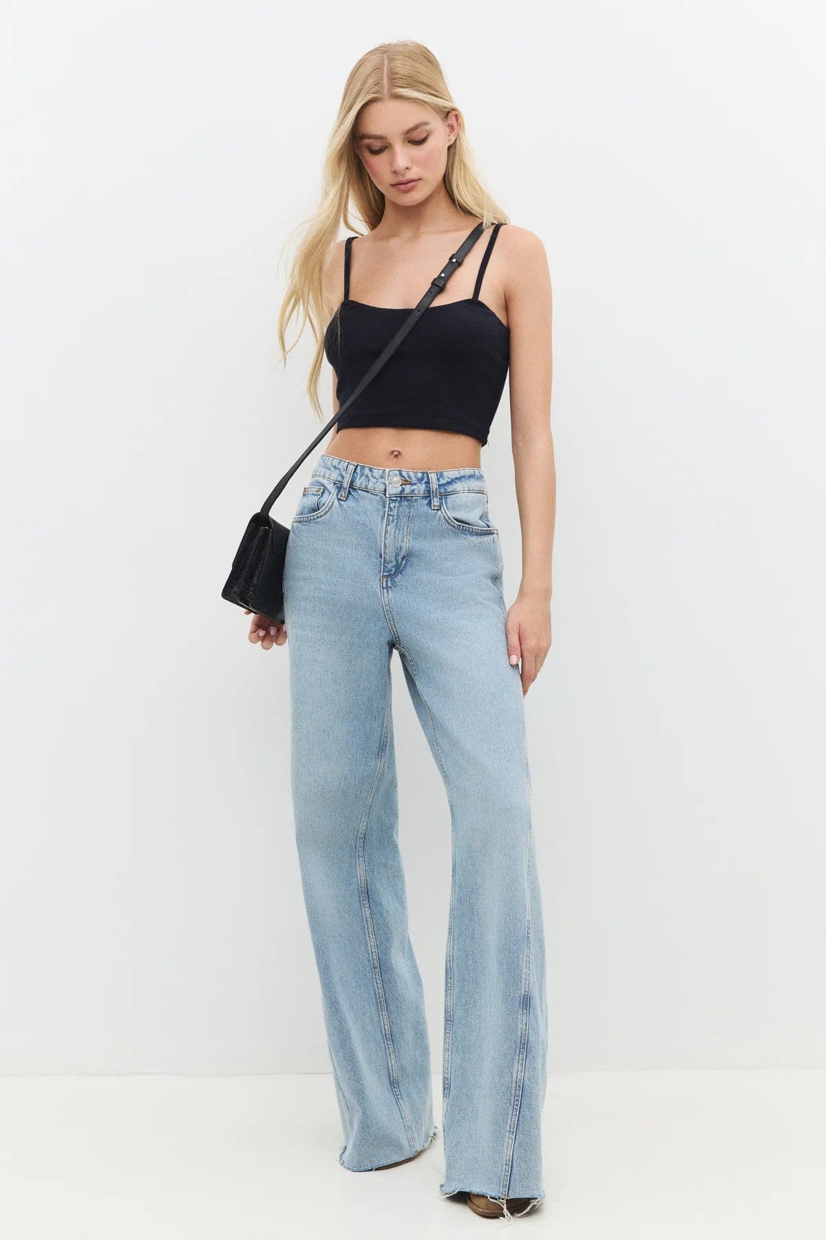 Crop-Top mit eckigem Ausschnitt und dünnen Trägern