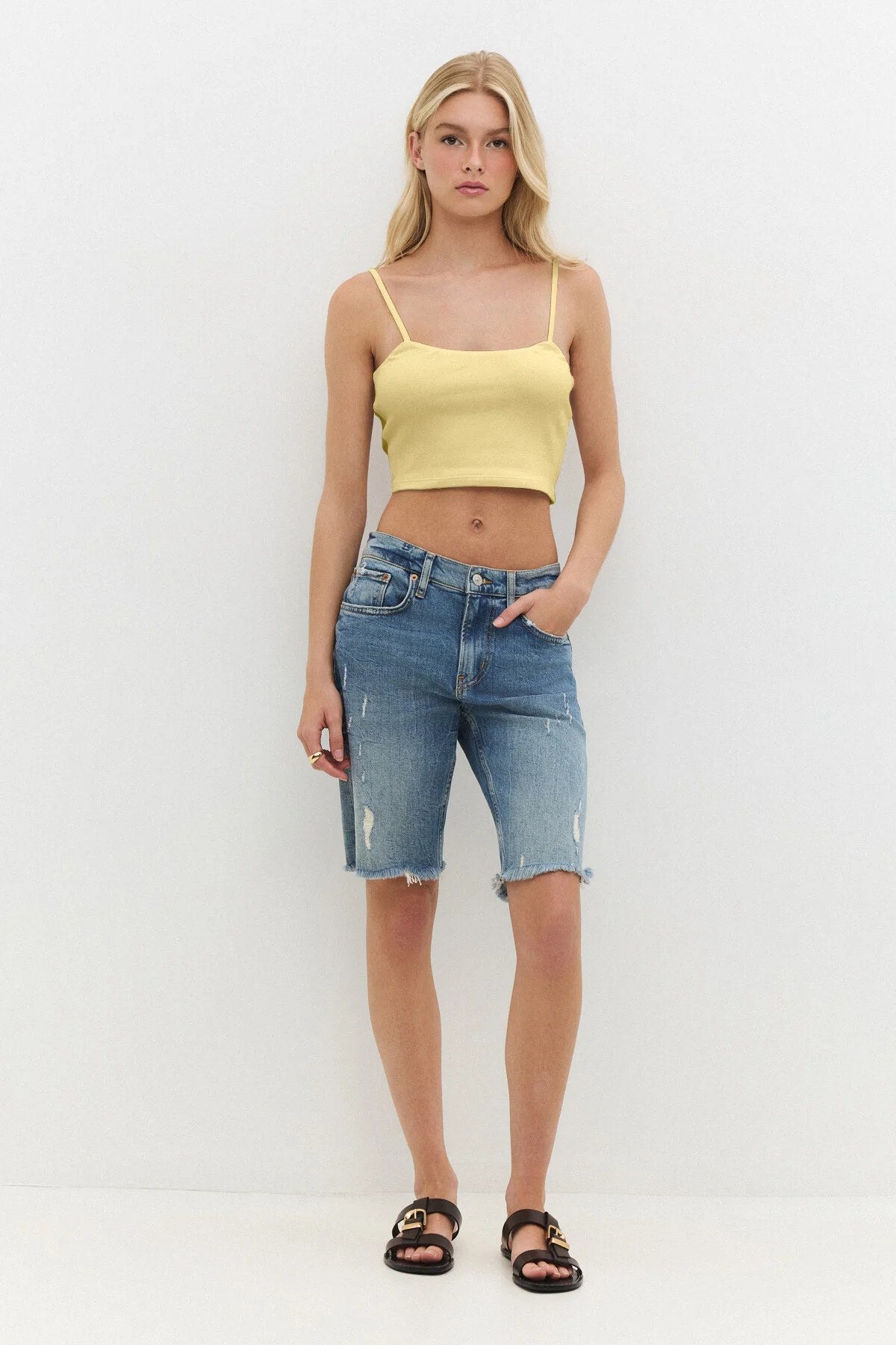 Crop-Top mit eckigem Ausschnitt und dünnen Trägern