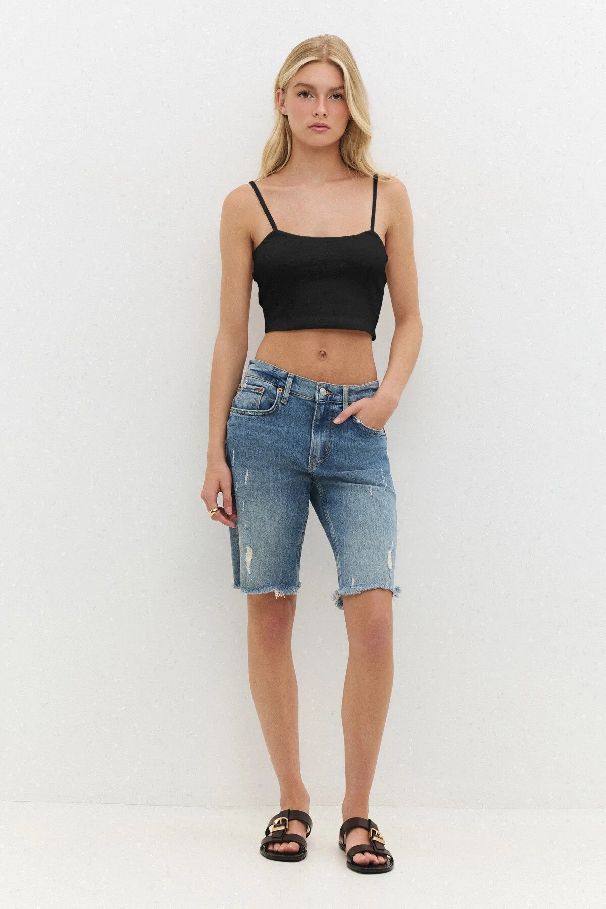 Crop-Top mit eckigem Ausschnitt und dünnen Trägern