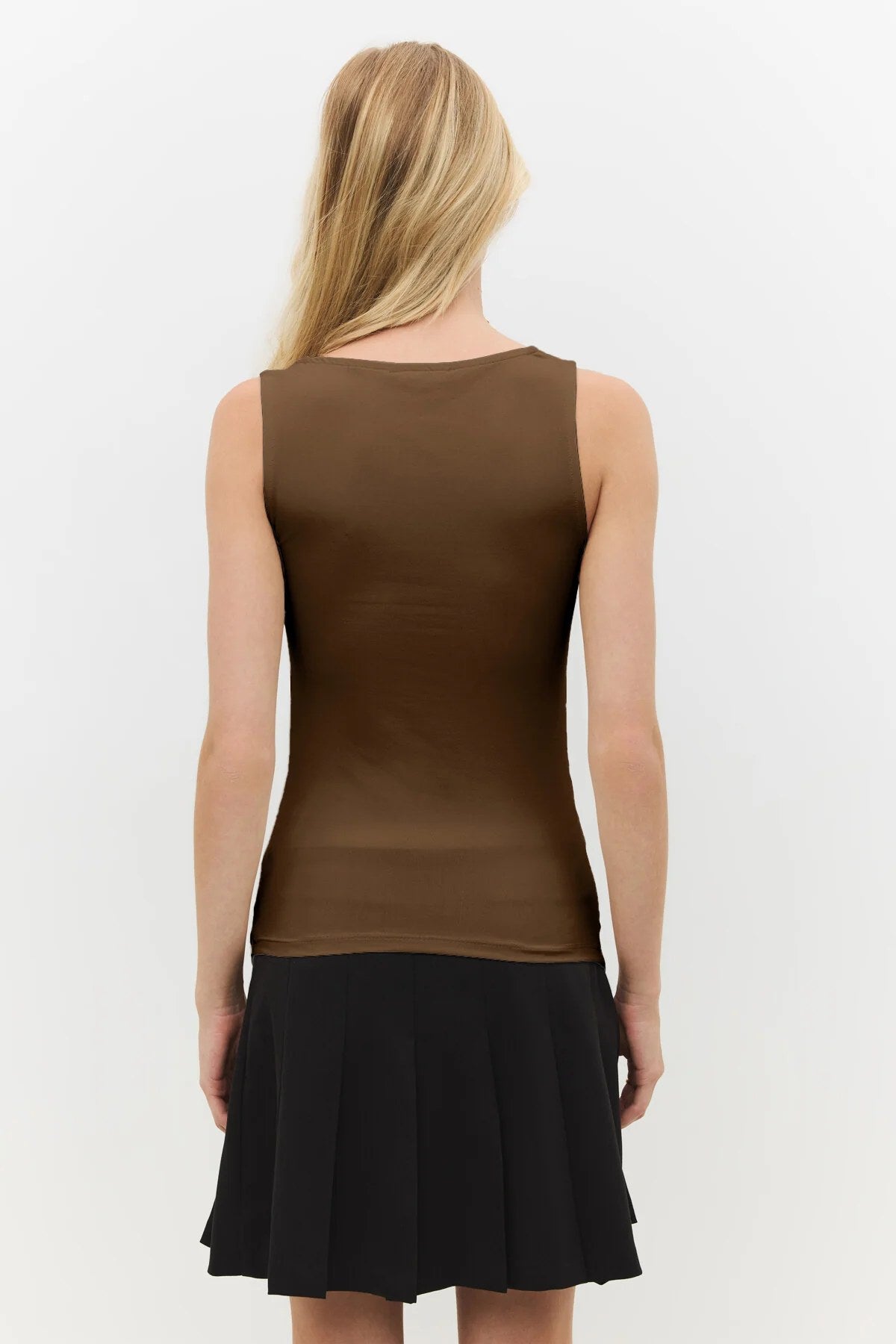 Basic-Tanktop mit eckigem Ausschnitt und breiten Trägern