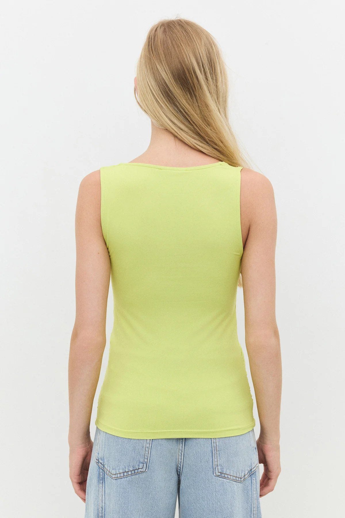 Basic-Tanktop mit eckigem Ausschnitt und breiten Trägern