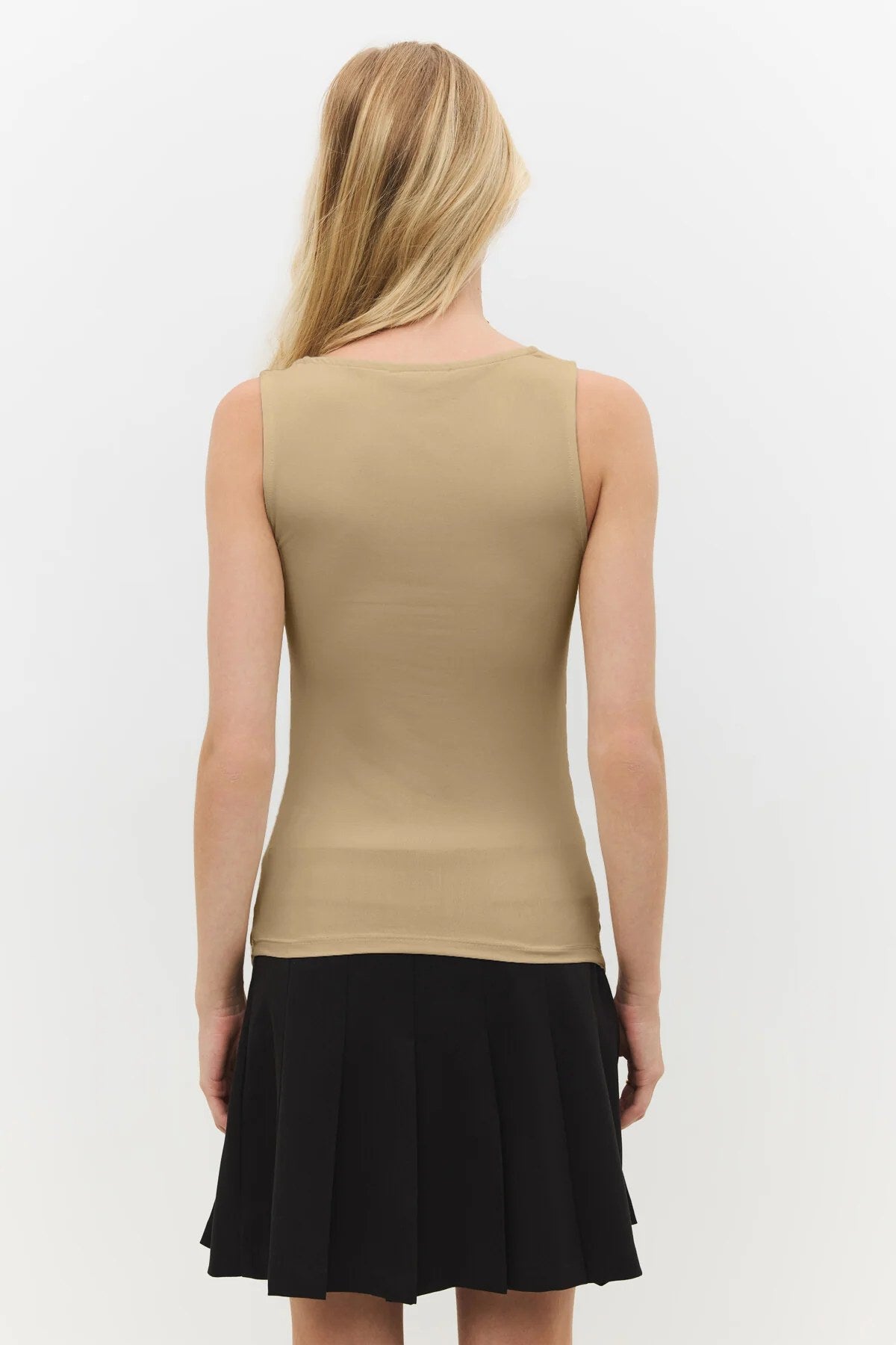 Basic-Tanktop mit eckigem Ausschnitt und breiten Trägern