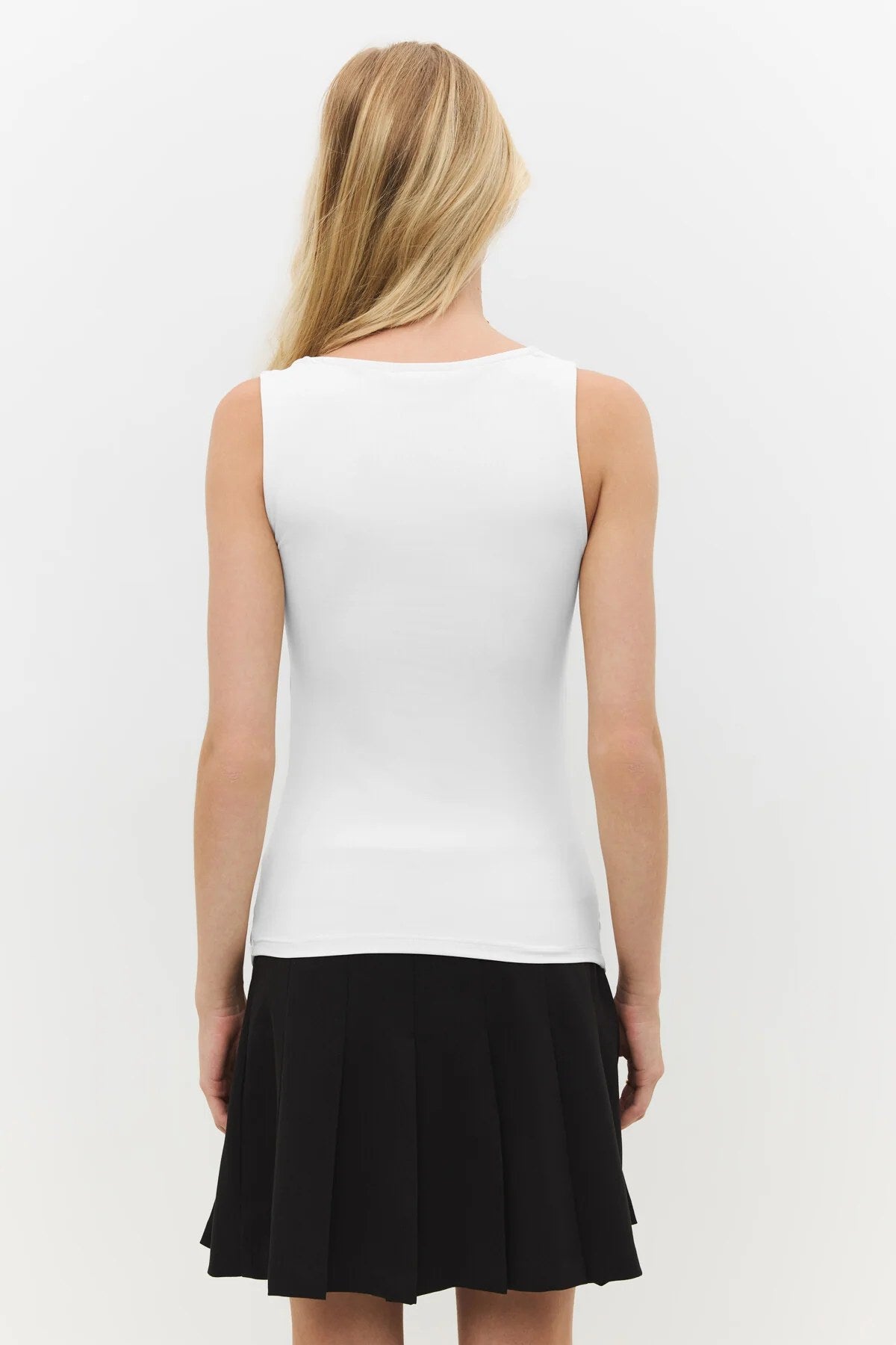 Basic-Tanktop mit eckigem Ausschnitt und breiten Trägern