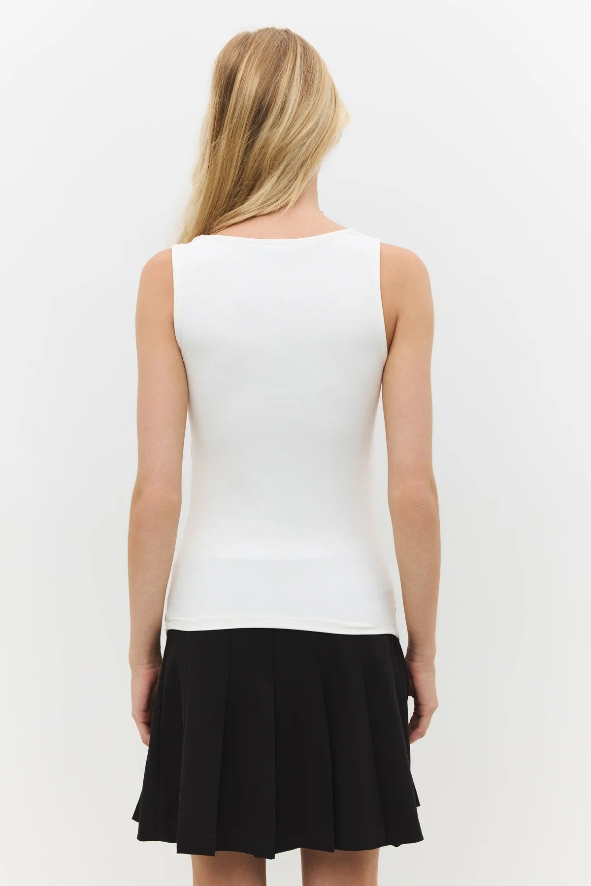 Basic-Tanktop mit eckigem Ausschnitt und breiten Trägern