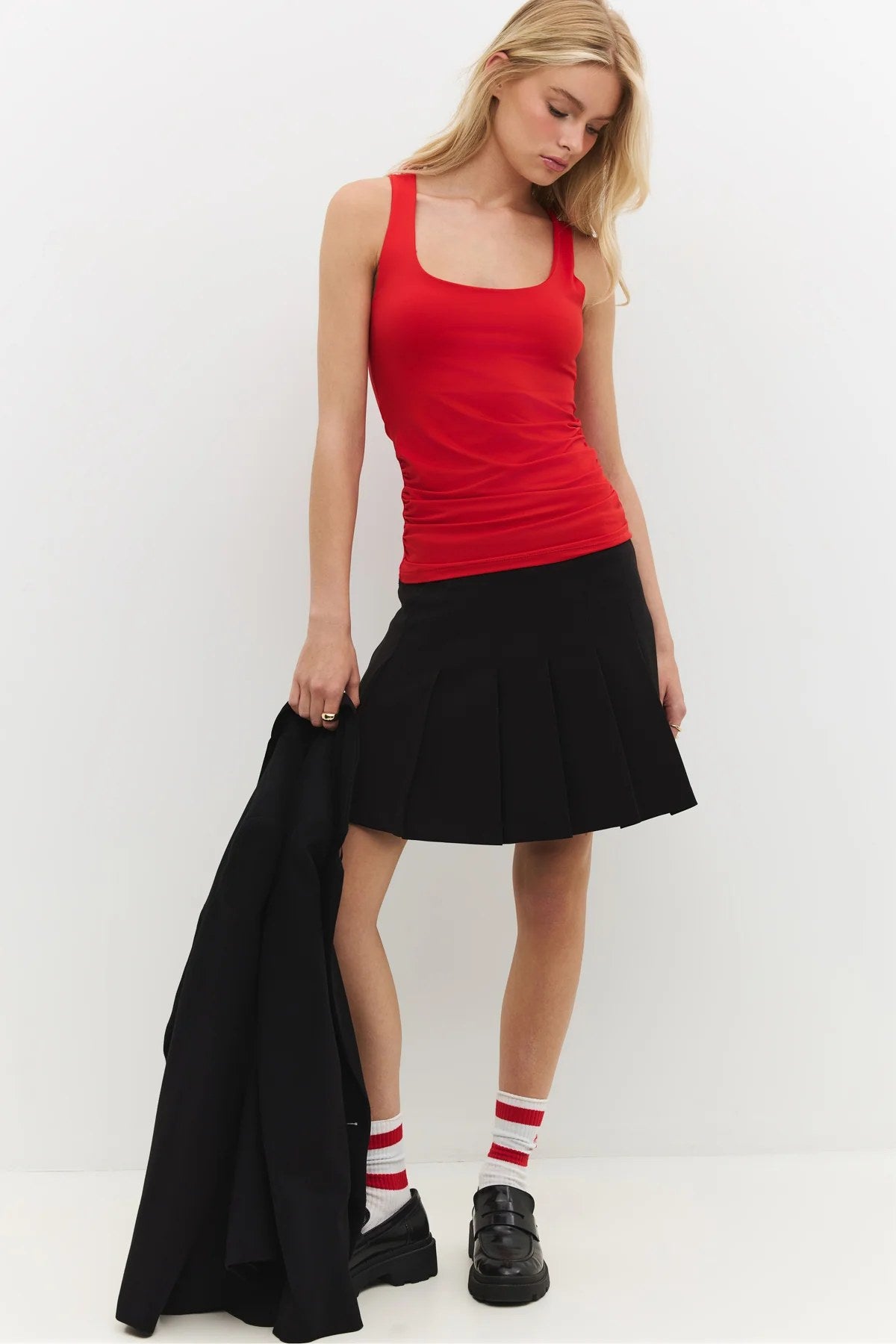 Basic-Tanktop mit eckigem Ausschnitt und breiten Trägern