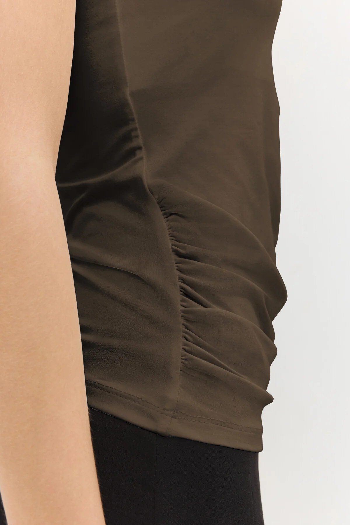Basic-Tanktop mit eckigem Ausschnitt und breiten Trägern