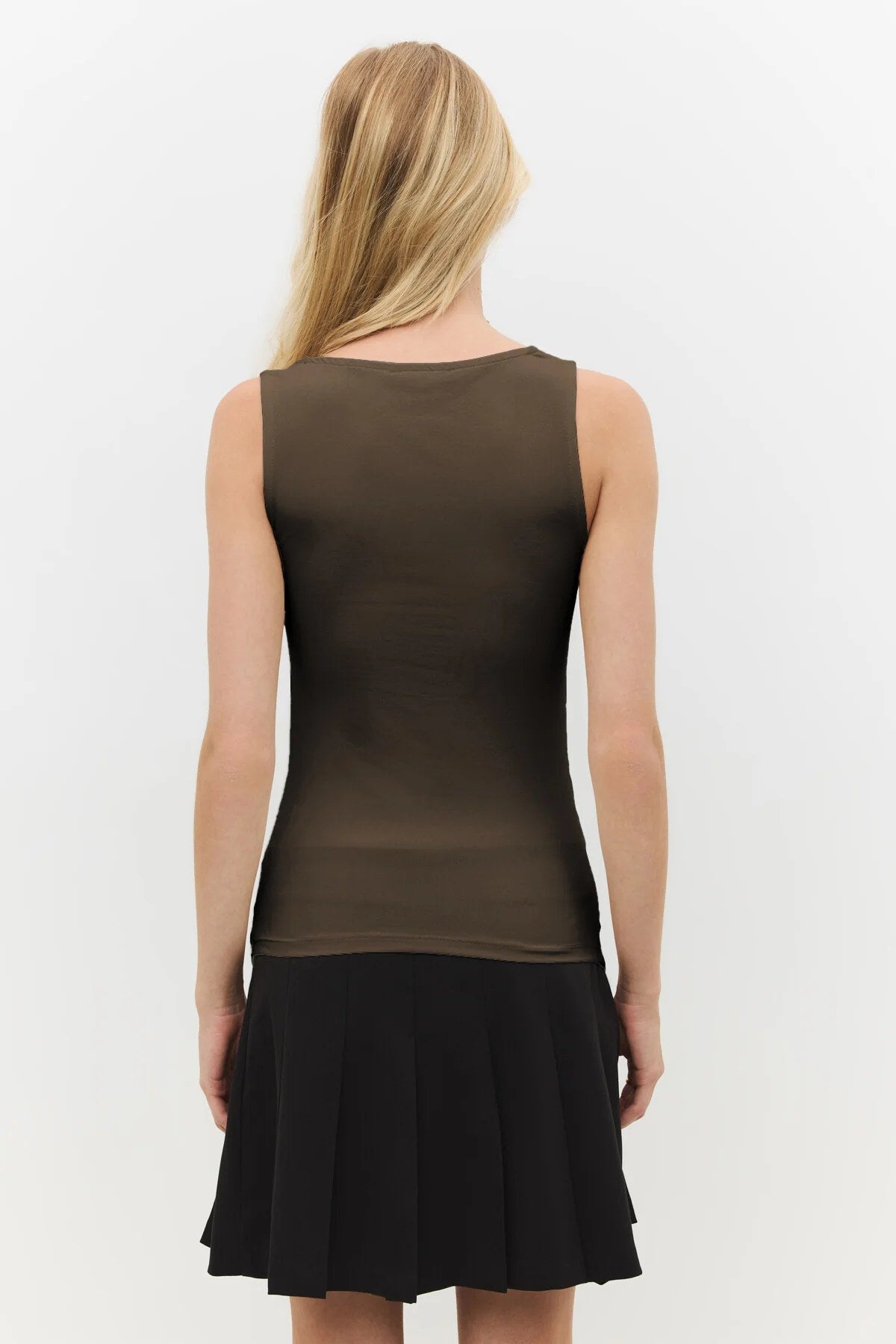 Basic-Tanktop mit eckigem Ausschnitt und breiten Trägern