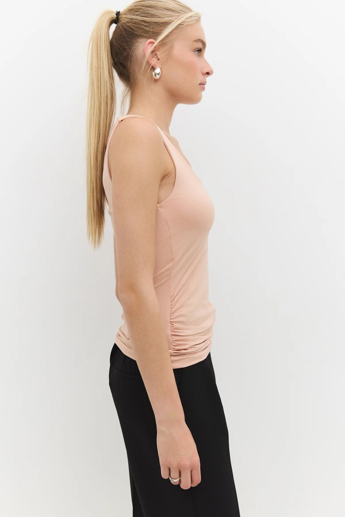Basic-Tanktop mit eckigem Ausschnitt und breiten Trägern