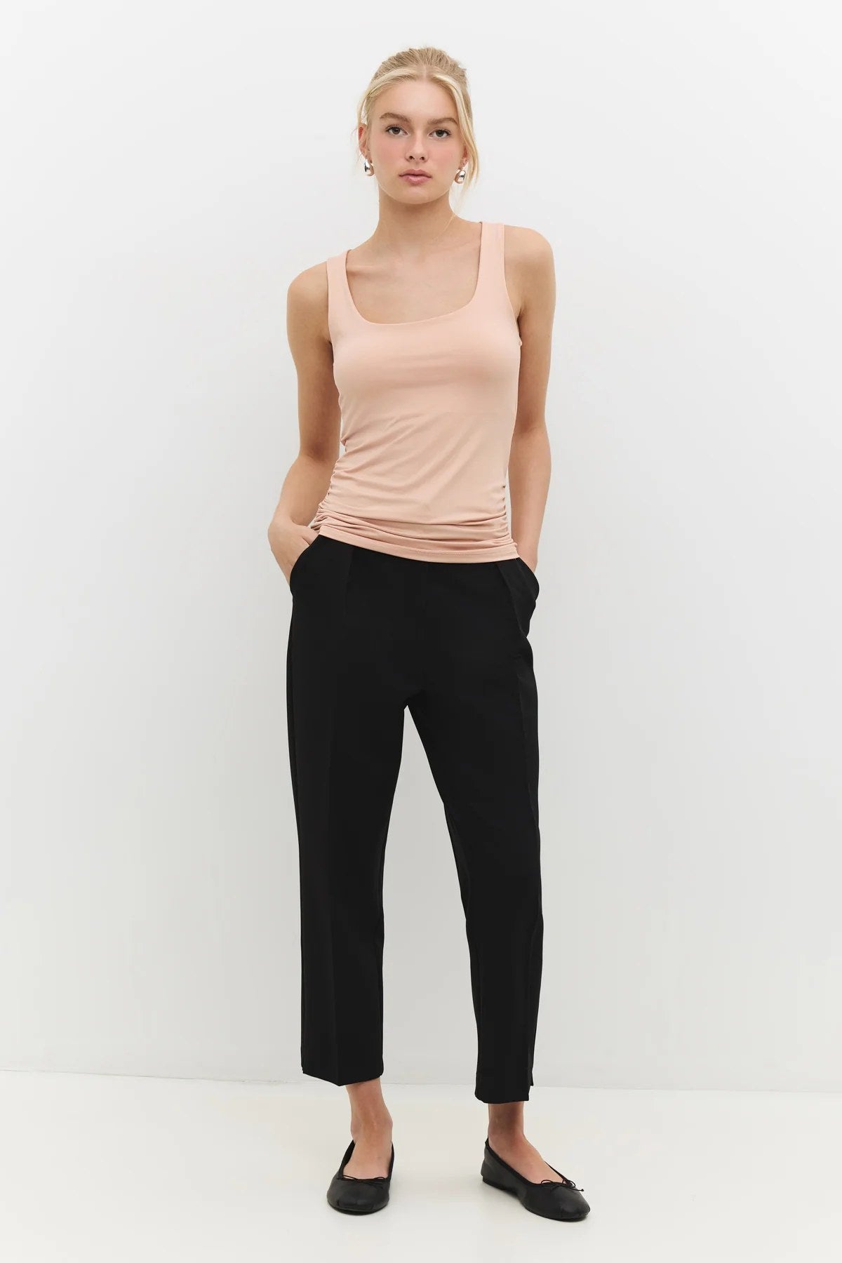Basic-Tanktop mit eckigem Ausschnitt und breiten Trägern