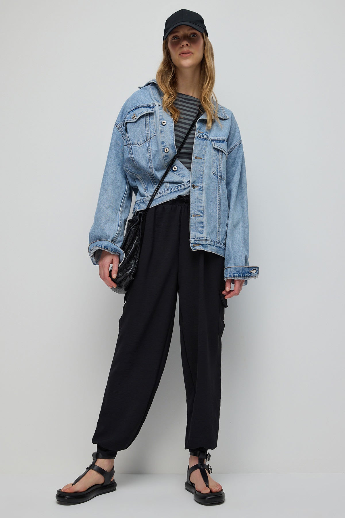Gewebte Hose mit Cargotaschen
