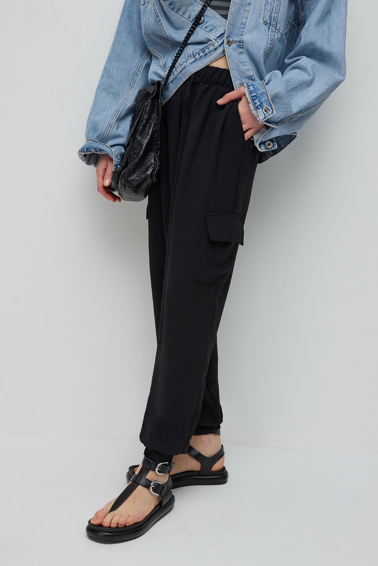 Gewebte Hose mit Cargotaschen