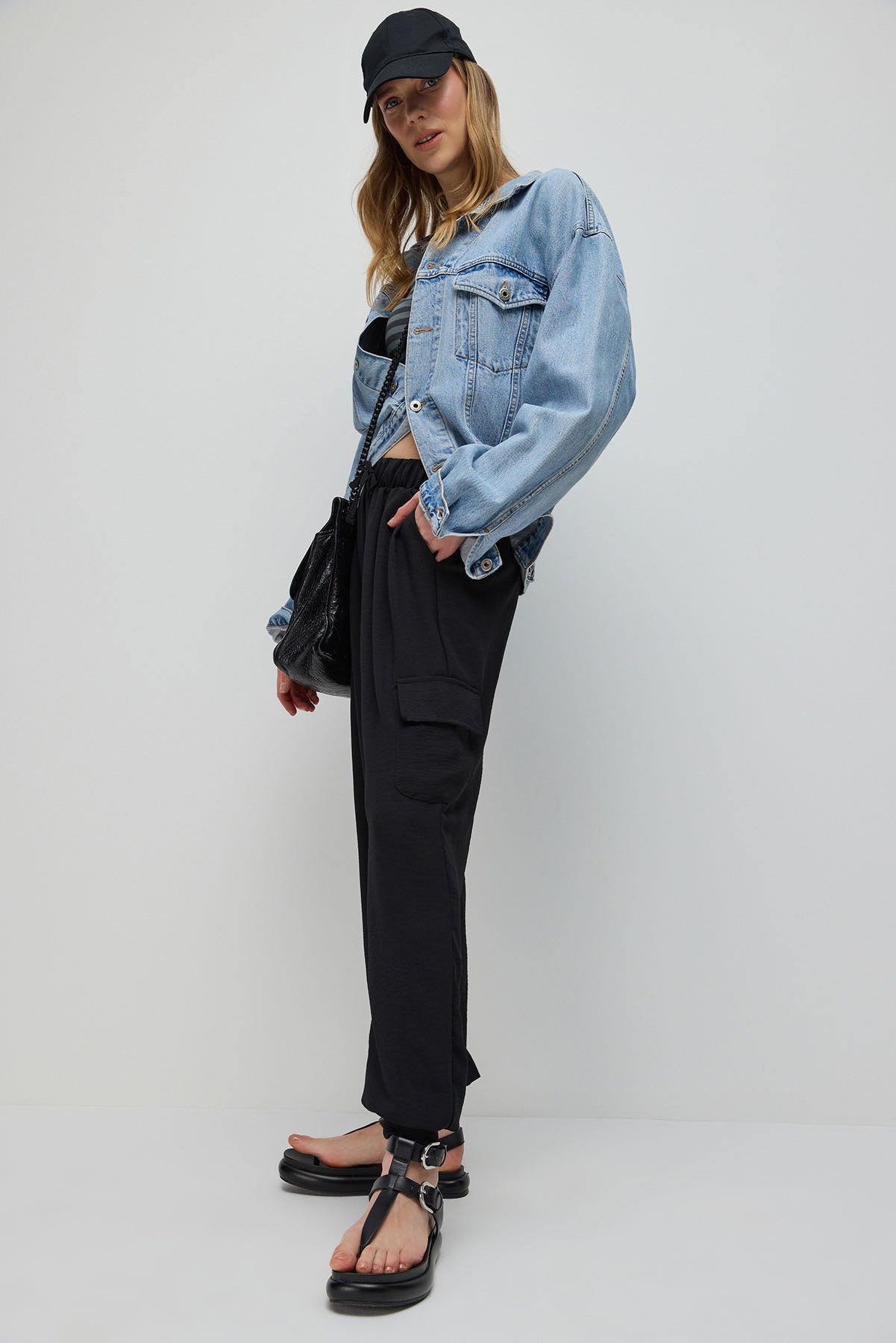 Gewebte Hose mit Cargotaschen