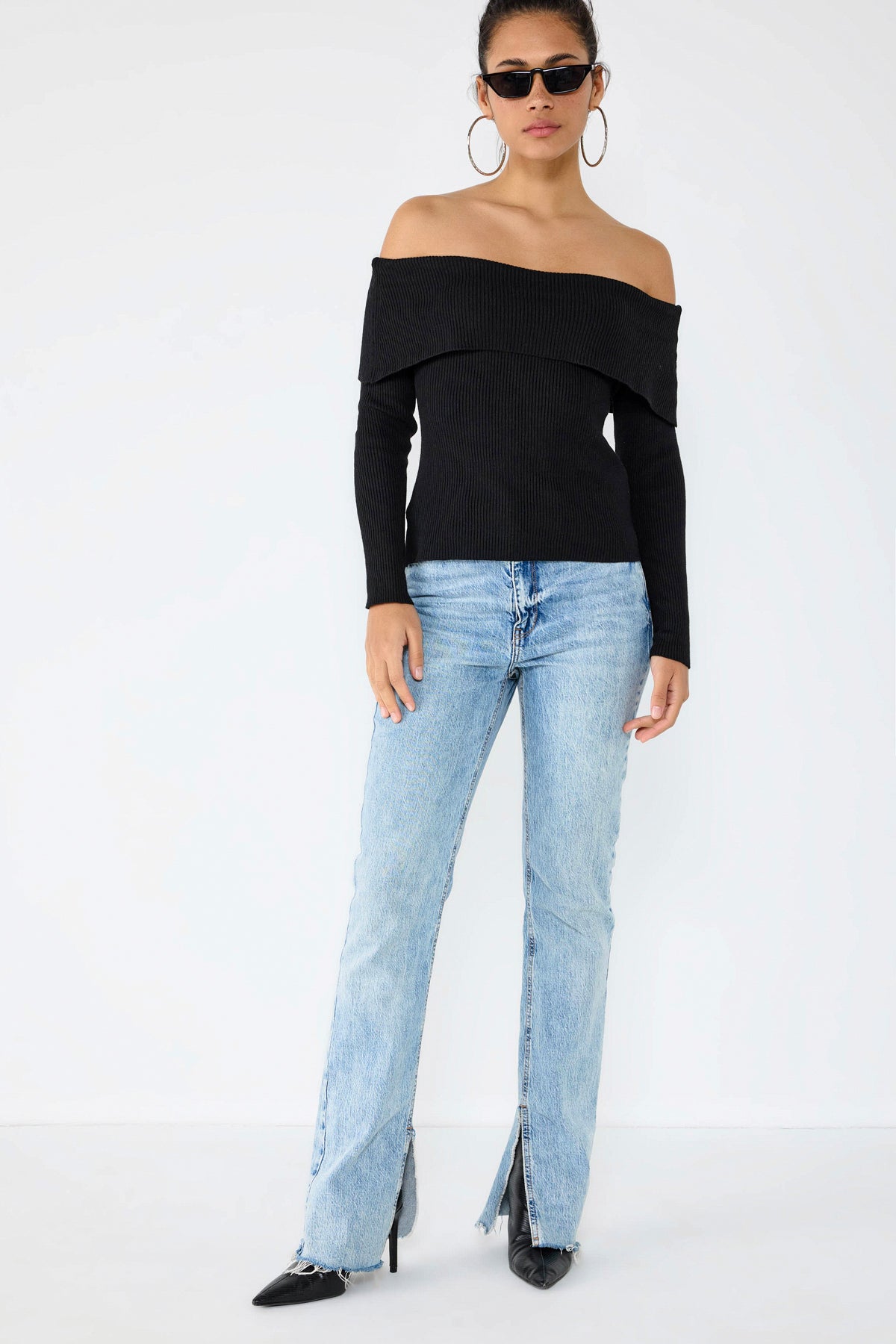 Taillierter Strickpullover mit U-Boot-Ausschnitt