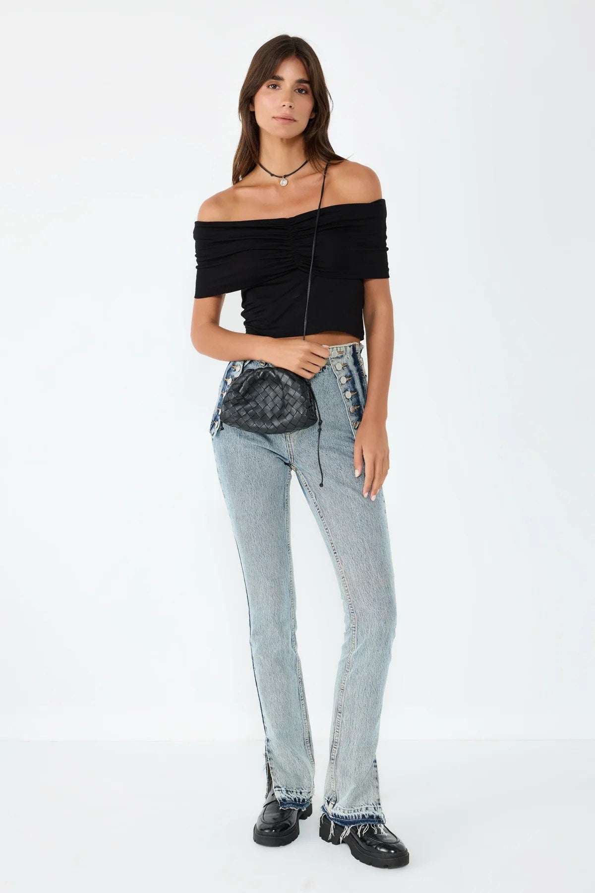 Bluse mit U-Boot-Ausschnitt und geraffter Vorderseite