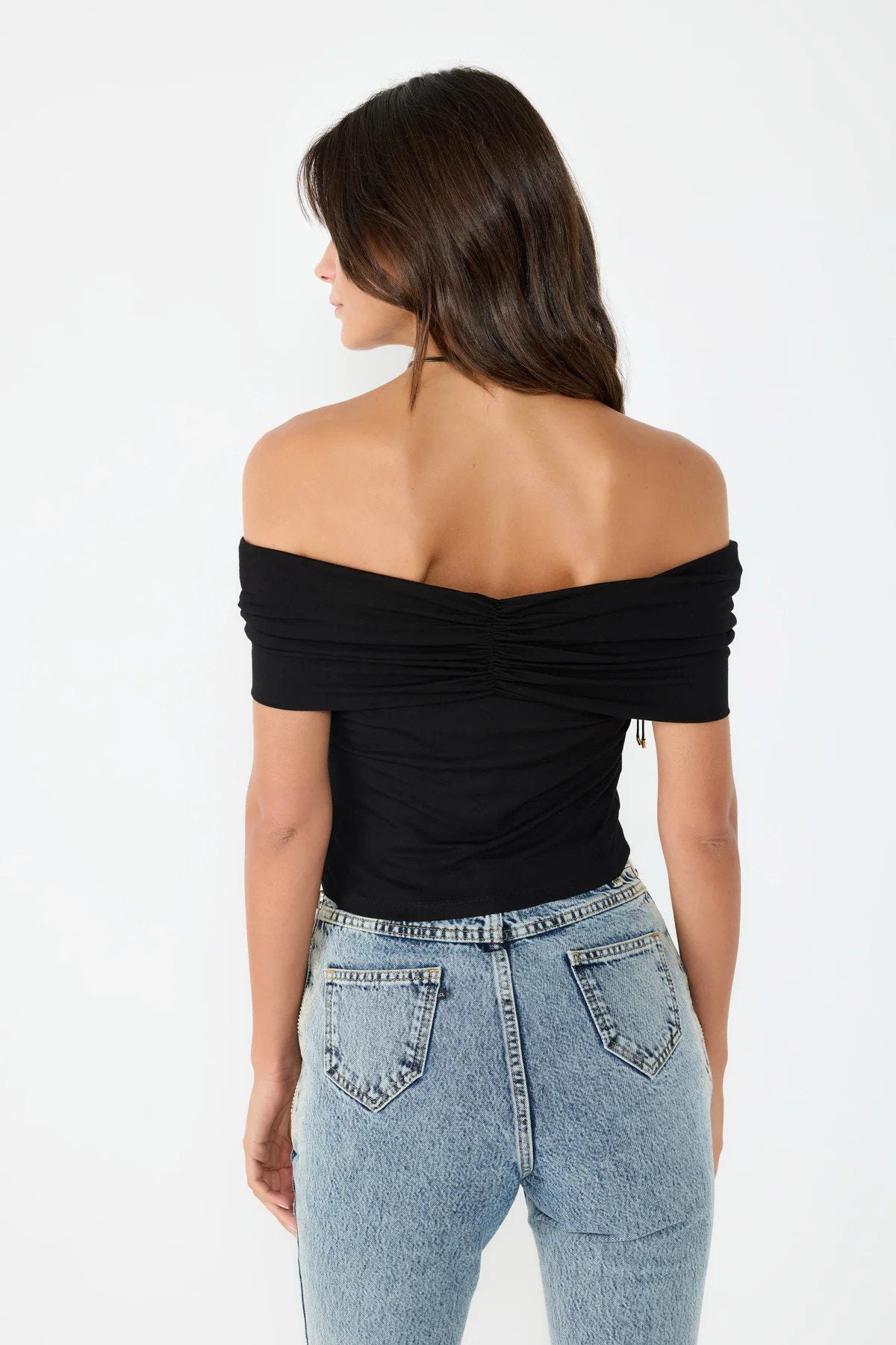 Bluse mit U-Boot-Ausschnitt und geraffter Vorderseite