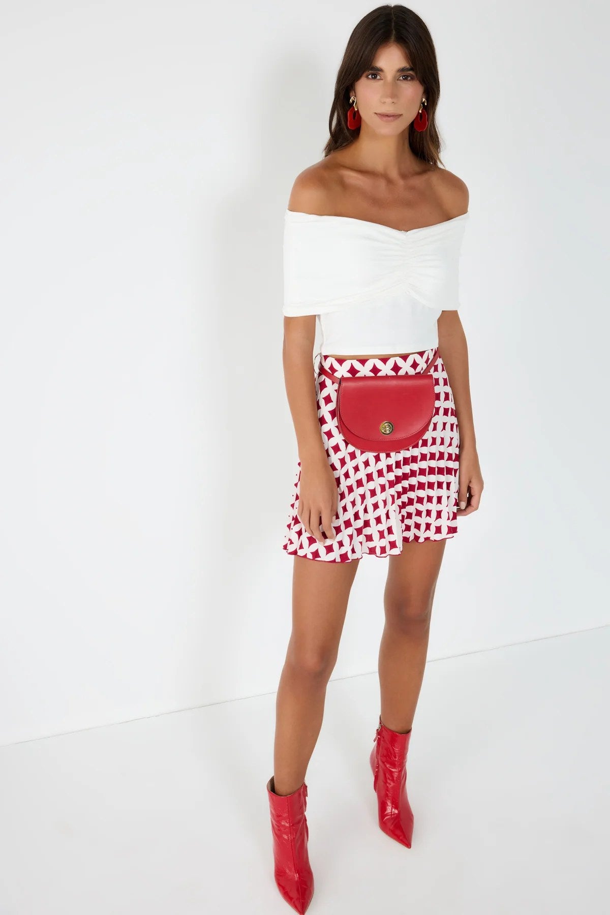 Bluse mit U-Boot-Ausschnitt und geraffter Vorderseite