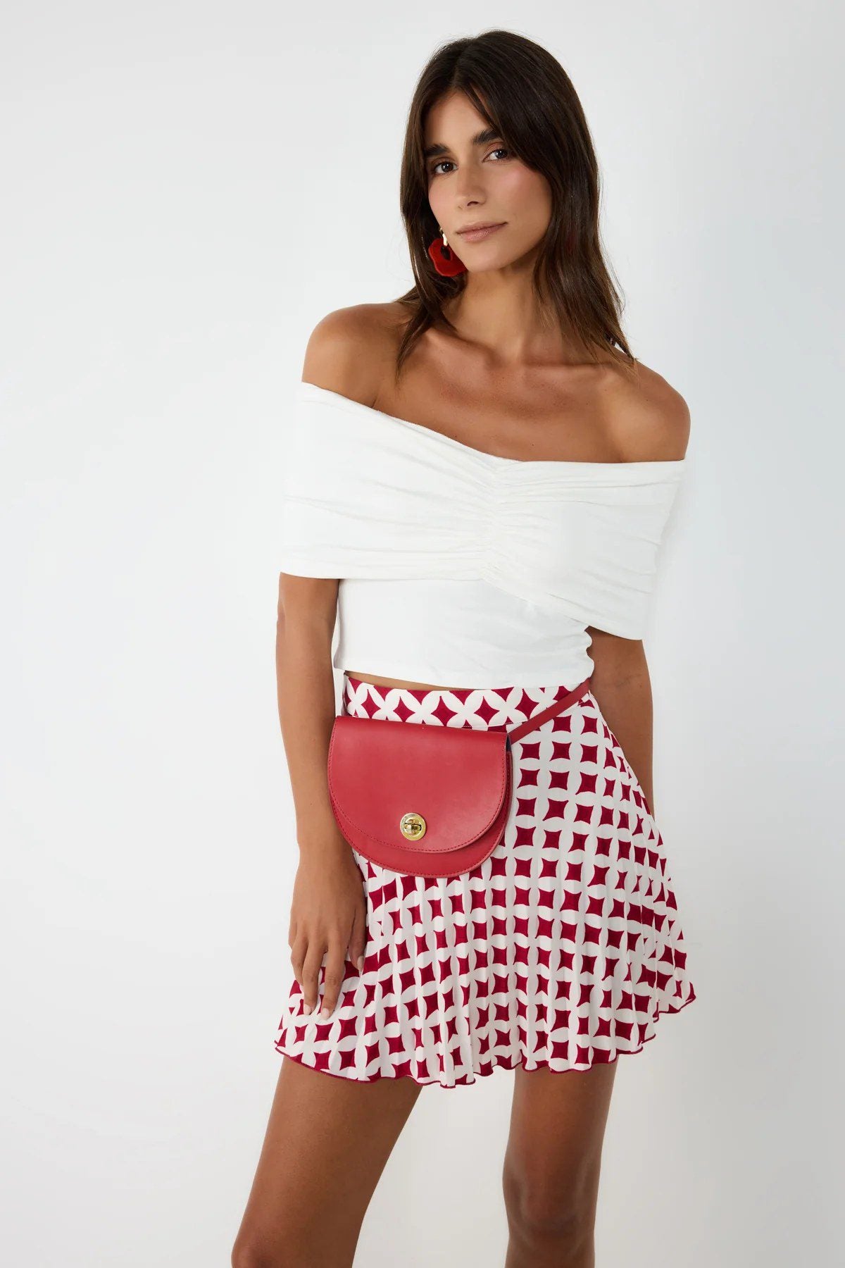 Bluse mit U-Boot-Ausschnitt und geraffter Vorderseite